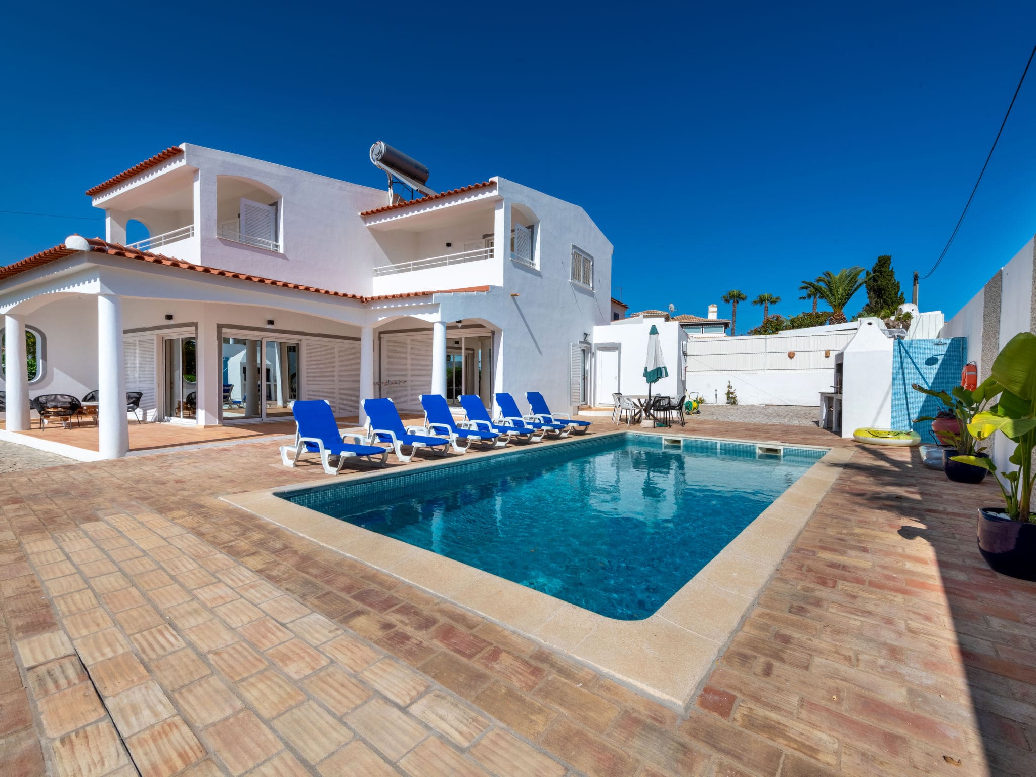 Quinta Medronheiro Gale: Stunning 4-Bedroom Villa with Private Pool and Modern Amenities near Albufeira Beach