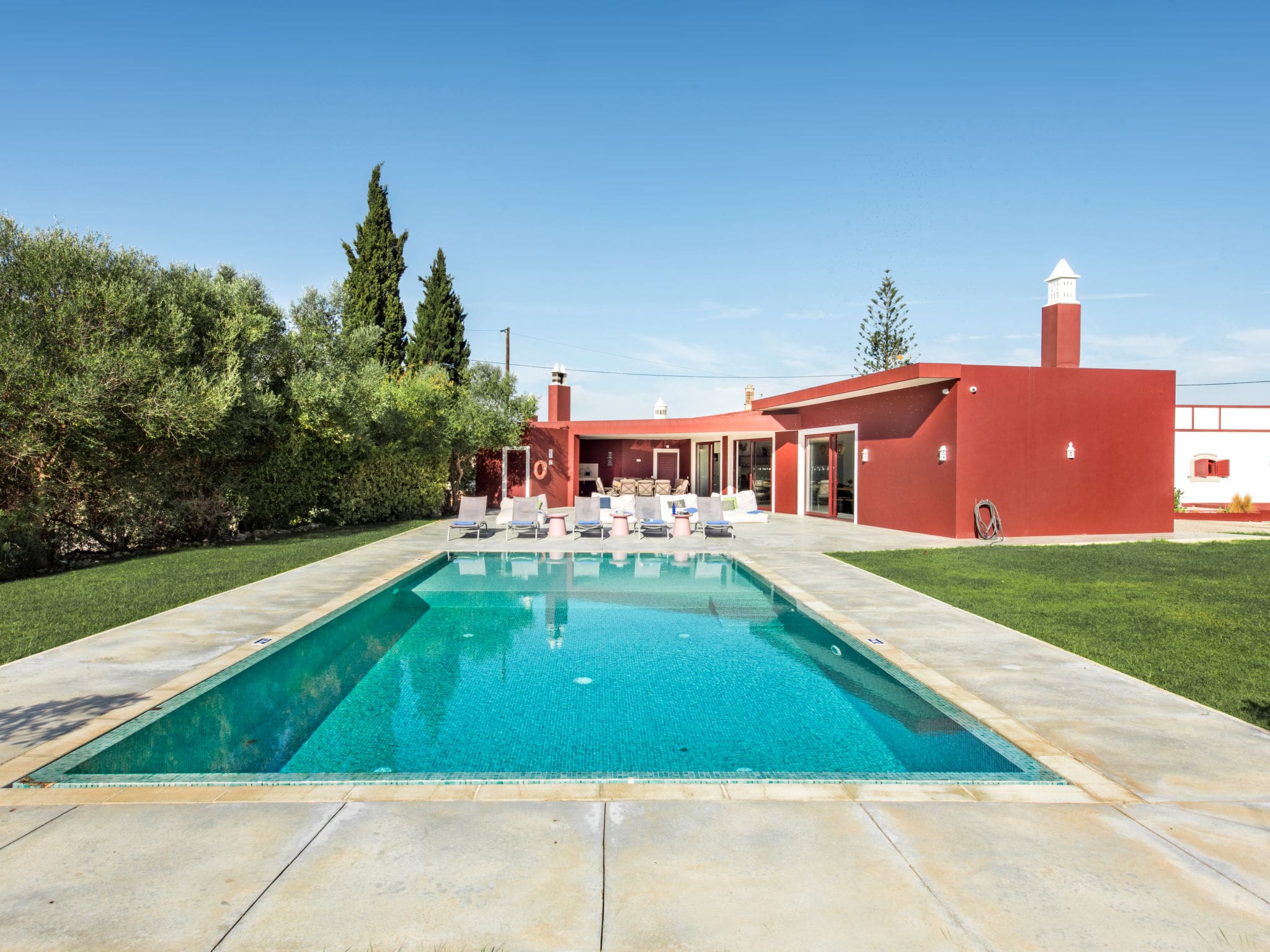 Quinta Medronho Boliqueime: Spacious 6-Bedroom Family Villa with Private Pool Near Golf Courses and Beaches in Central Algarve