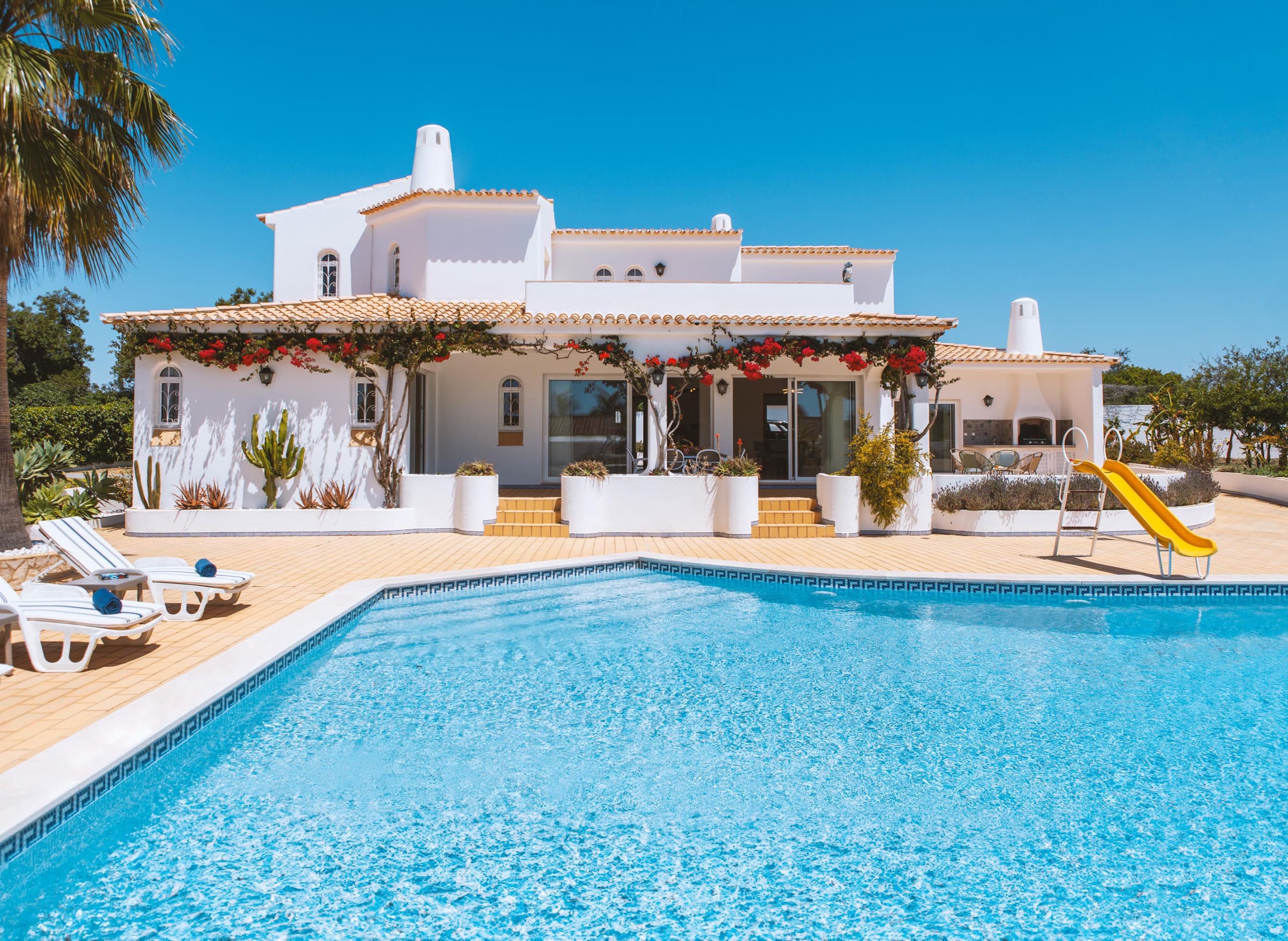 Quinta Medronho Guia: Luxurious 4-Bedroom Villa with Private Pool and Seaview, Algarve