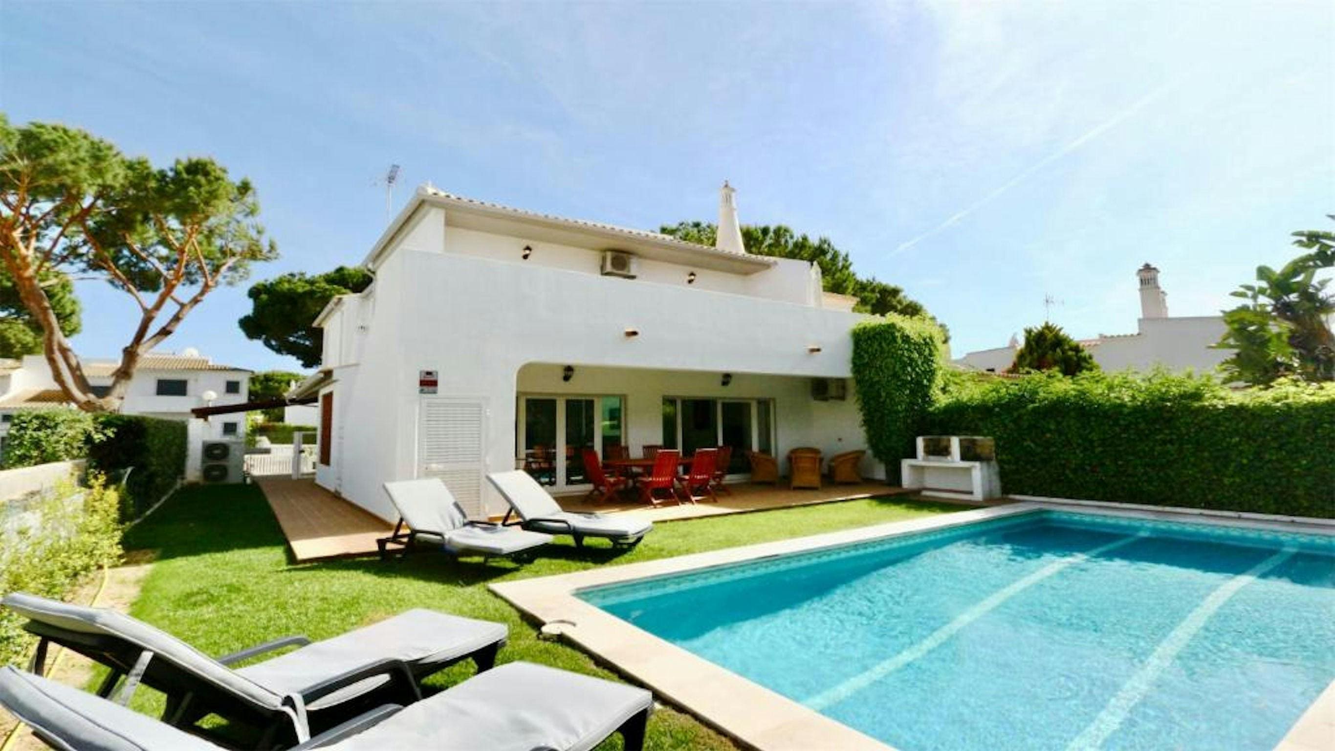 Quinta Pinheiro Quarteira: 4-Bedroom Luxury Apartment with Seaview and Pool, Quarteira