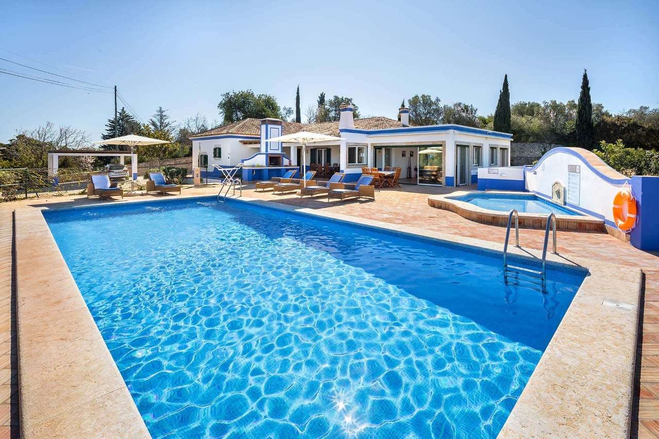 Quinta Ria Albufeira: 3-Bedroom Sustainable Apartment with Pool and Seaview, Albufeira District