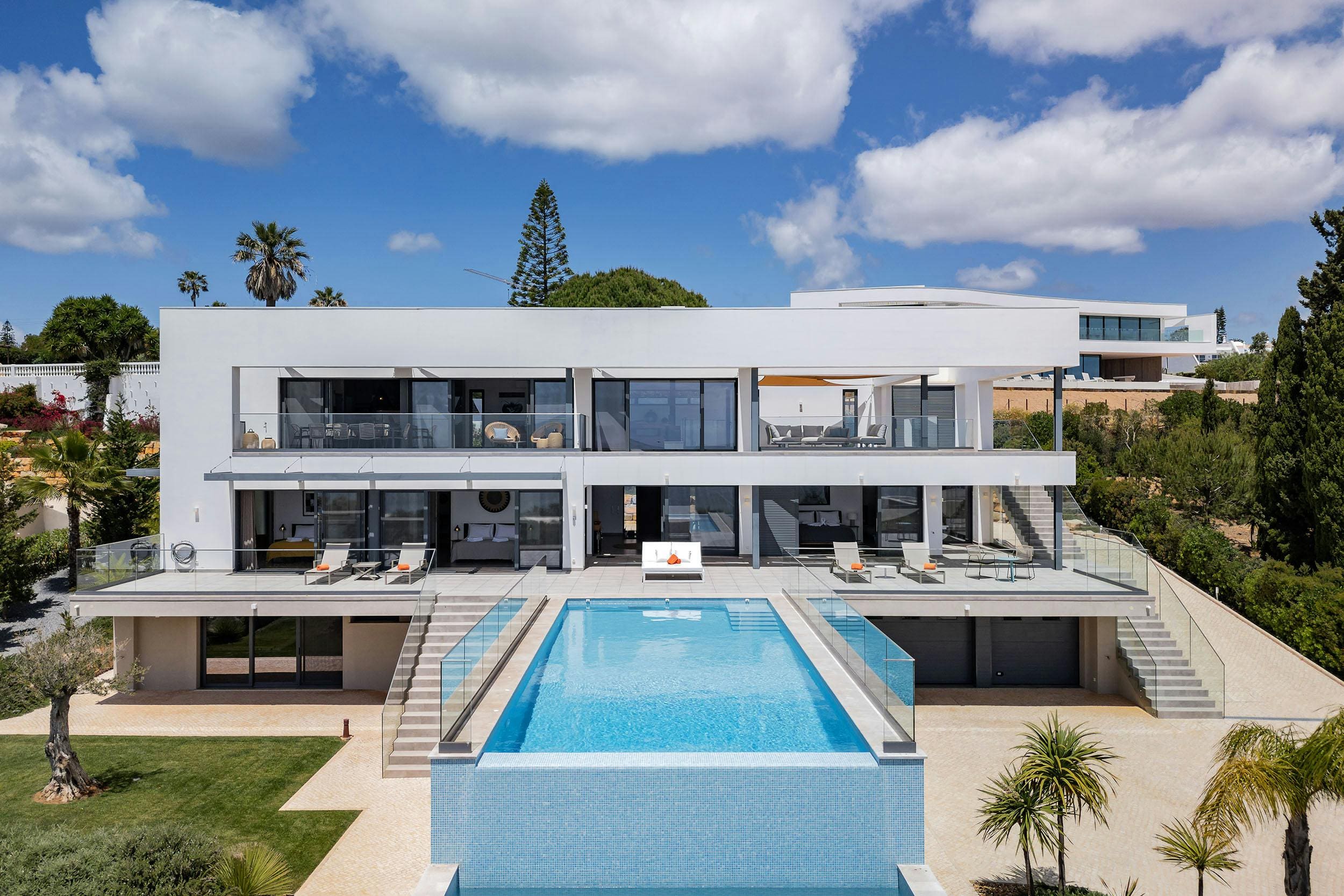 Quinta Rocha Lagos: Exquisite 4-Bedroom Villa with Infinity Pool and Sea Views, Lagos