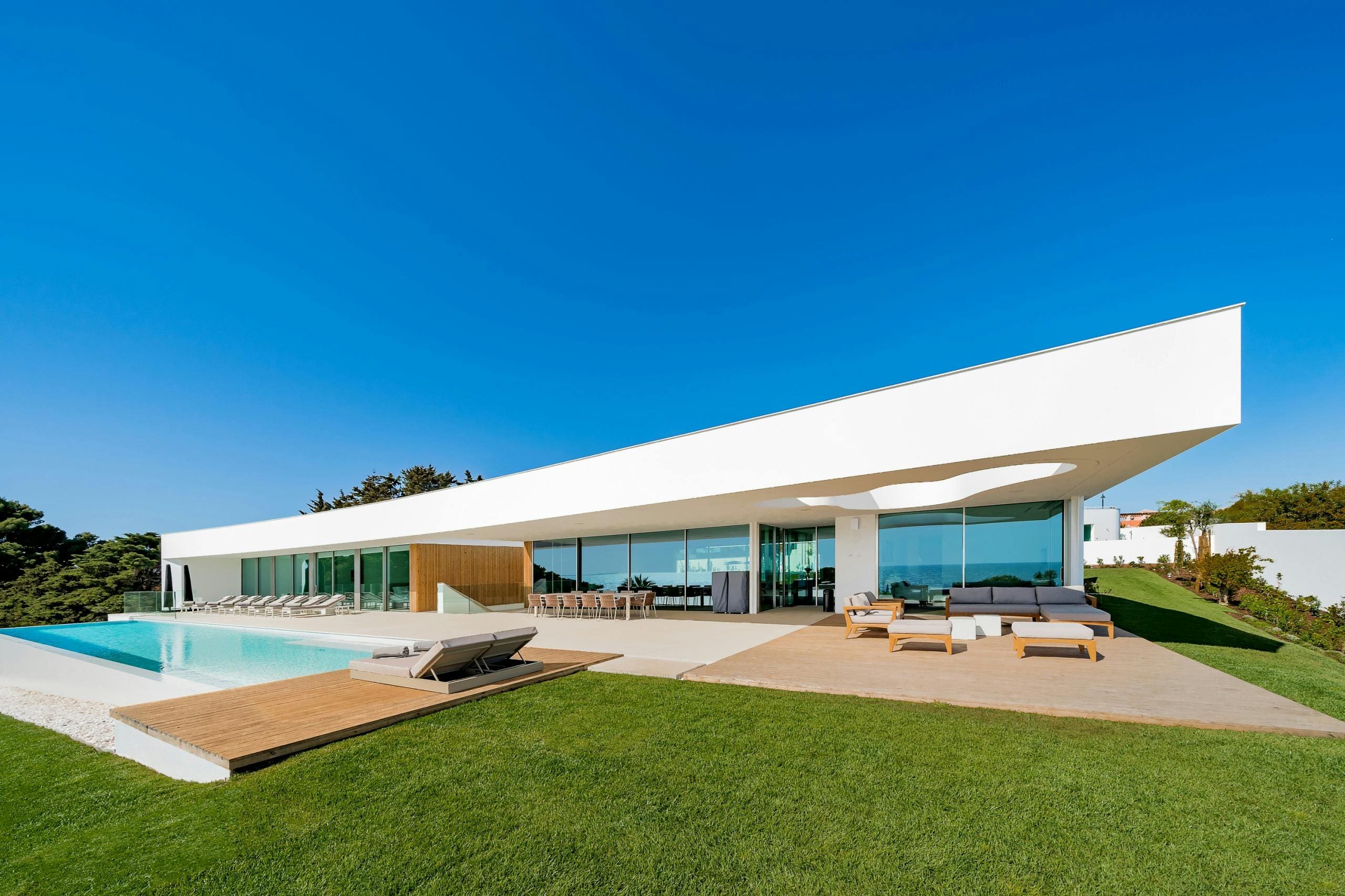Quinta Rocha Lagos Lagos: Spacious 6-Bedroom Villa with Infinity Pool and Sea Views, Algarve