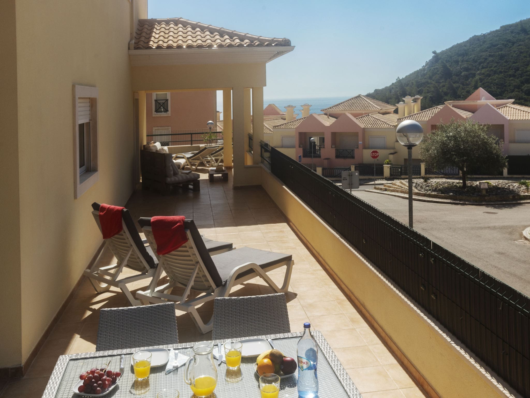 Quinta Samouco Sesimbra: Luxury Four-Bedroom Sea View Villa with Terrace and BBQ in Coastal Portugal