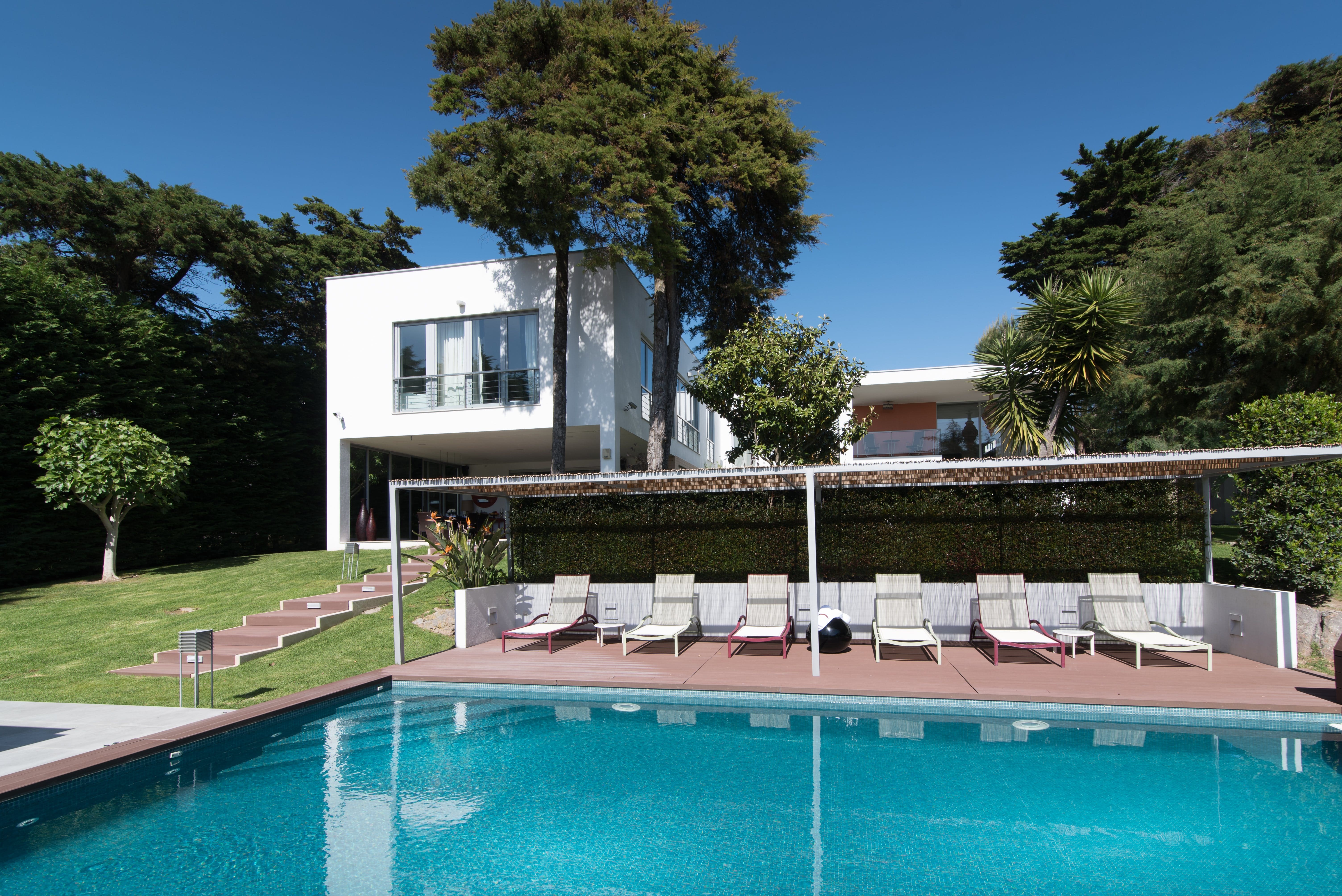 Quinta Sintra Cascais: Luxury 4-Bedroom Villa with Sea Views and Pool, Cascais