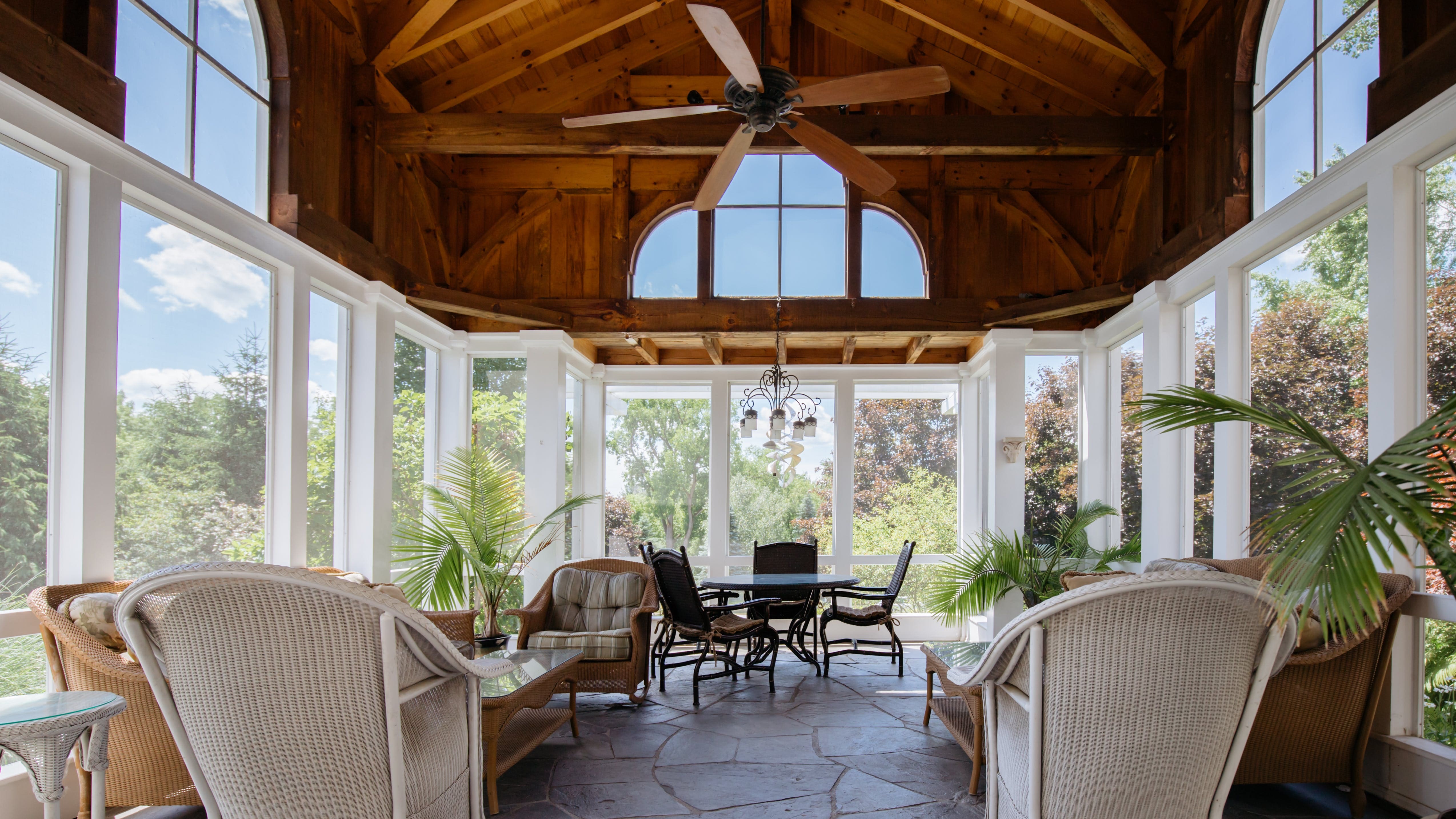 Rifugio del Fiume: Stunning 5-Bedroom House with Infinity Pool in Hudson