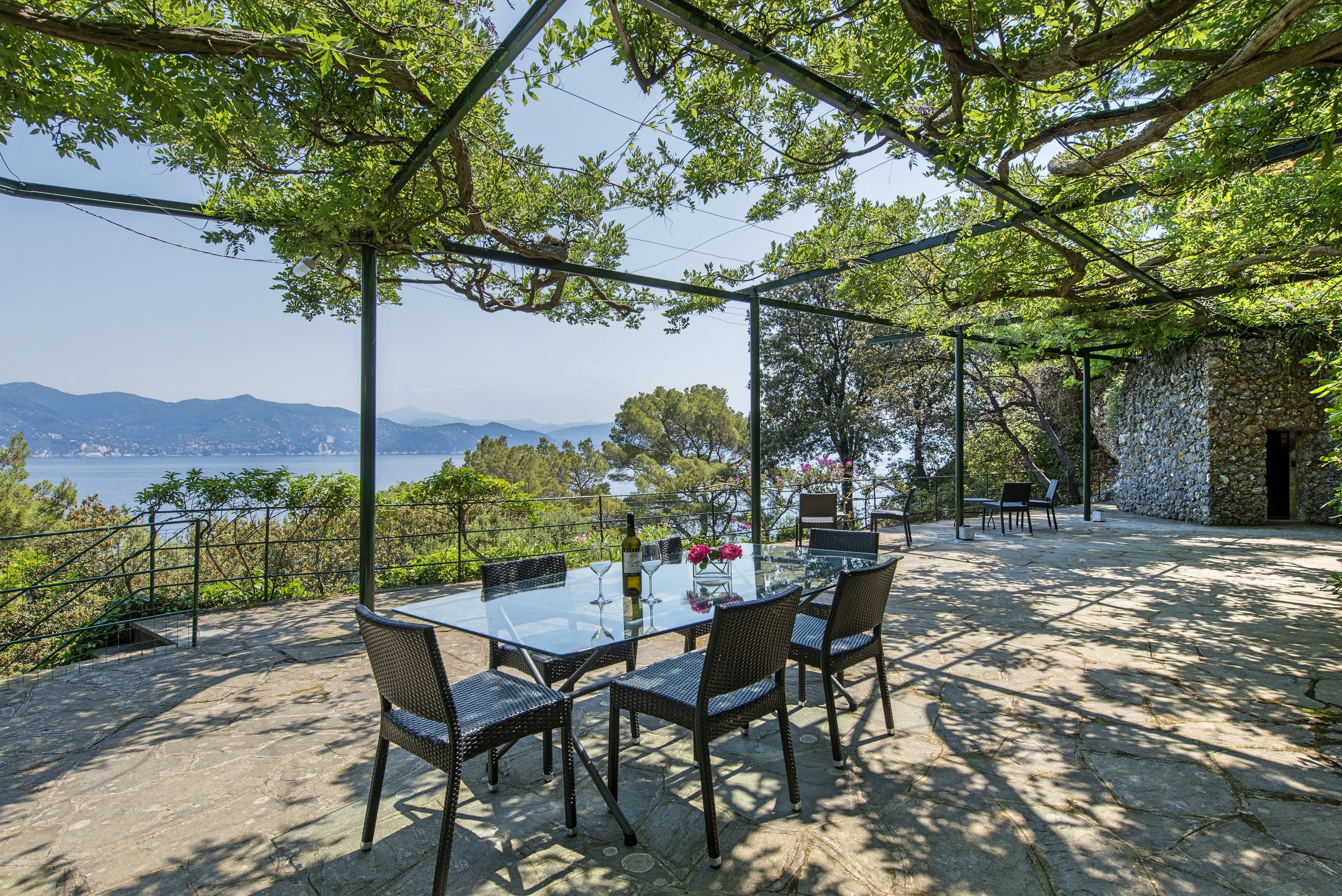 Rifugio del Mare: Luxury 6-Bedroom Apartment with Sea Views, Liguria