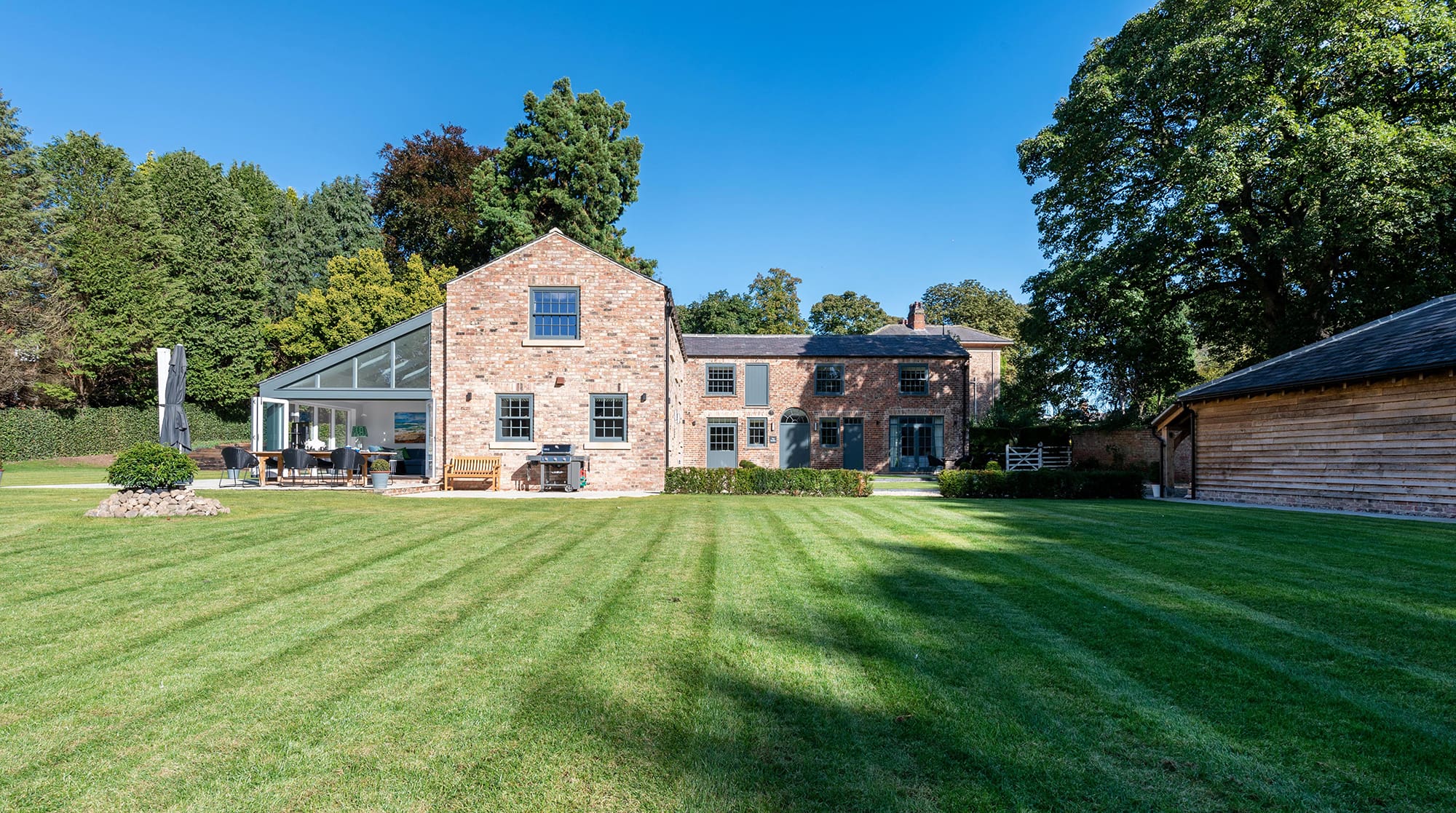 Ripon Manor Stables: 5-Bedroom Luxury Apartment Rental Ripon with Hot Tub and Private Gardens