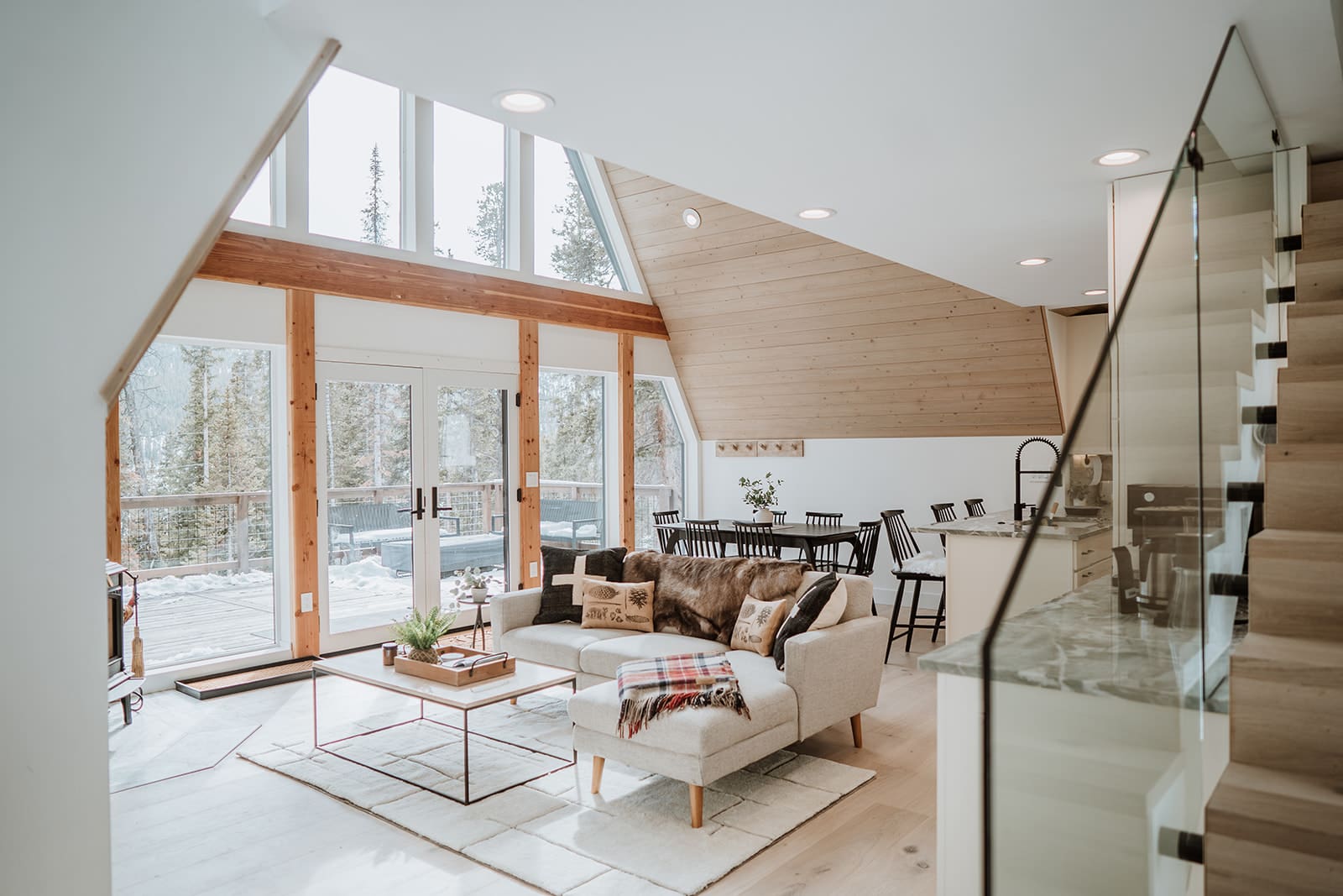 Rocky Mountain Retreat: Luxury 4-Bedroom Ski Chalet Breckenridge with Hot Tub and Mountain Views