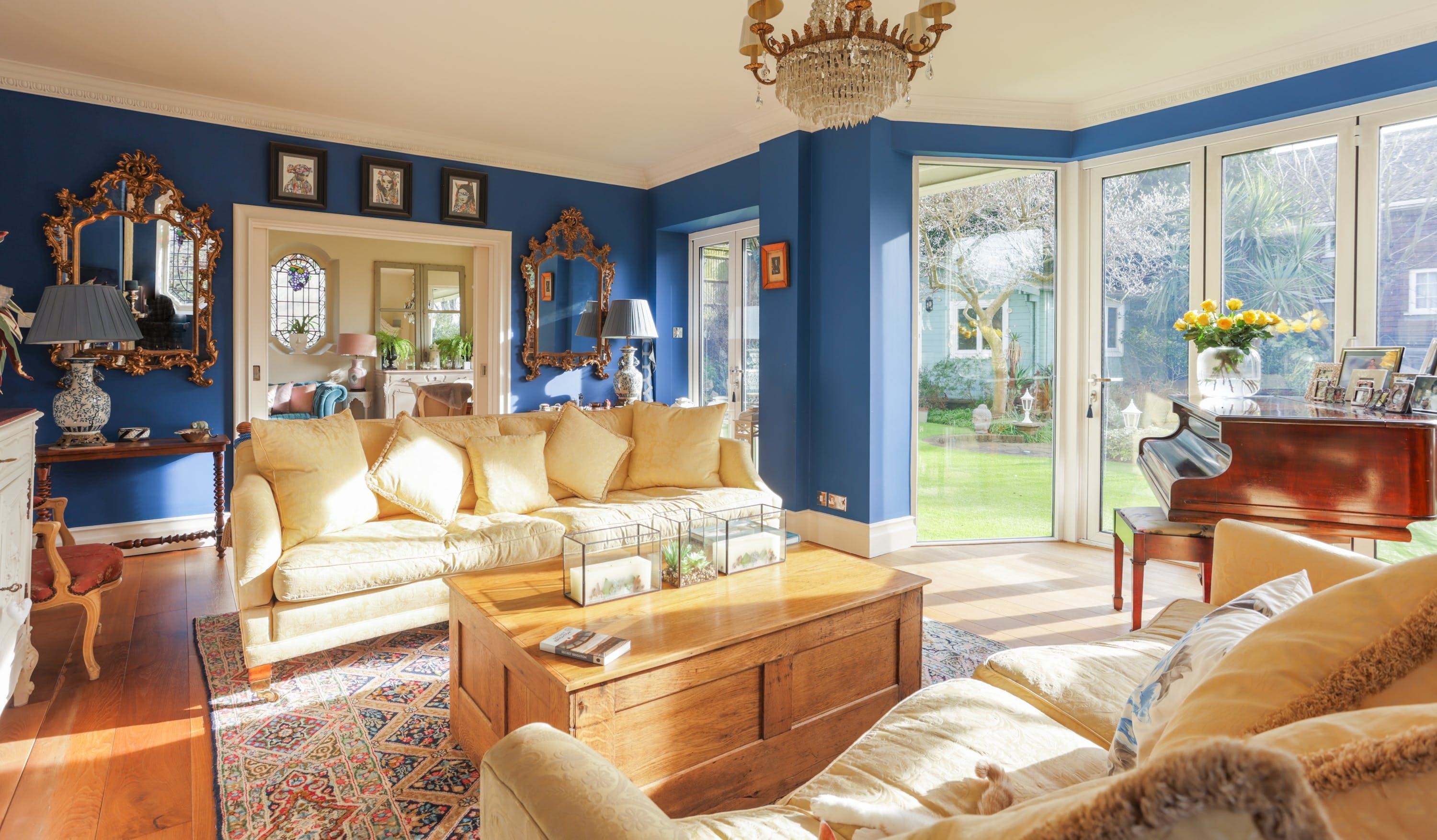 Seascape Elegance: Stunning 4-Bedroom Apartment with Seaviews, Hove