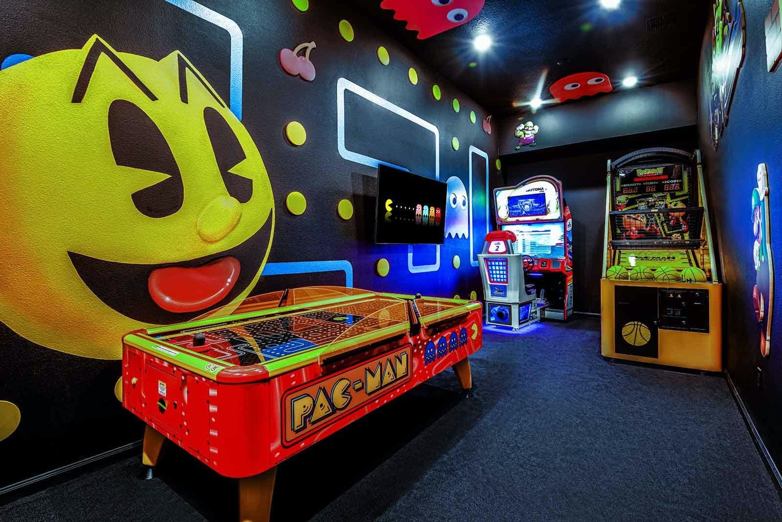 Sunshine Manor Resort: Spectacular 11-Bedroom Resort Villa Rental Florida with Private Pool and Cinema