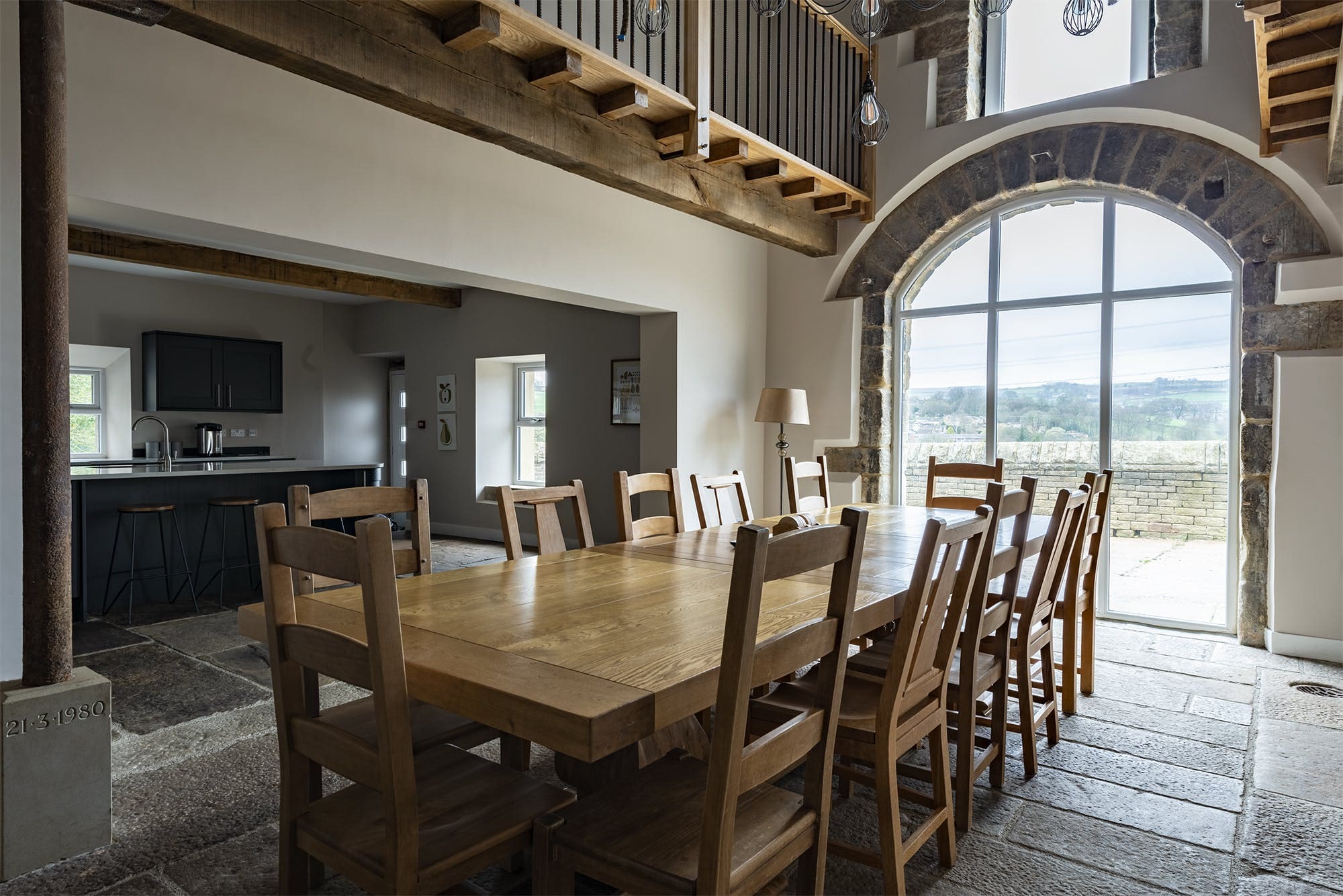 The Calder Valley Retreat: Spacious 6-Bedroom Apartment with Hot Tub, Calderdale