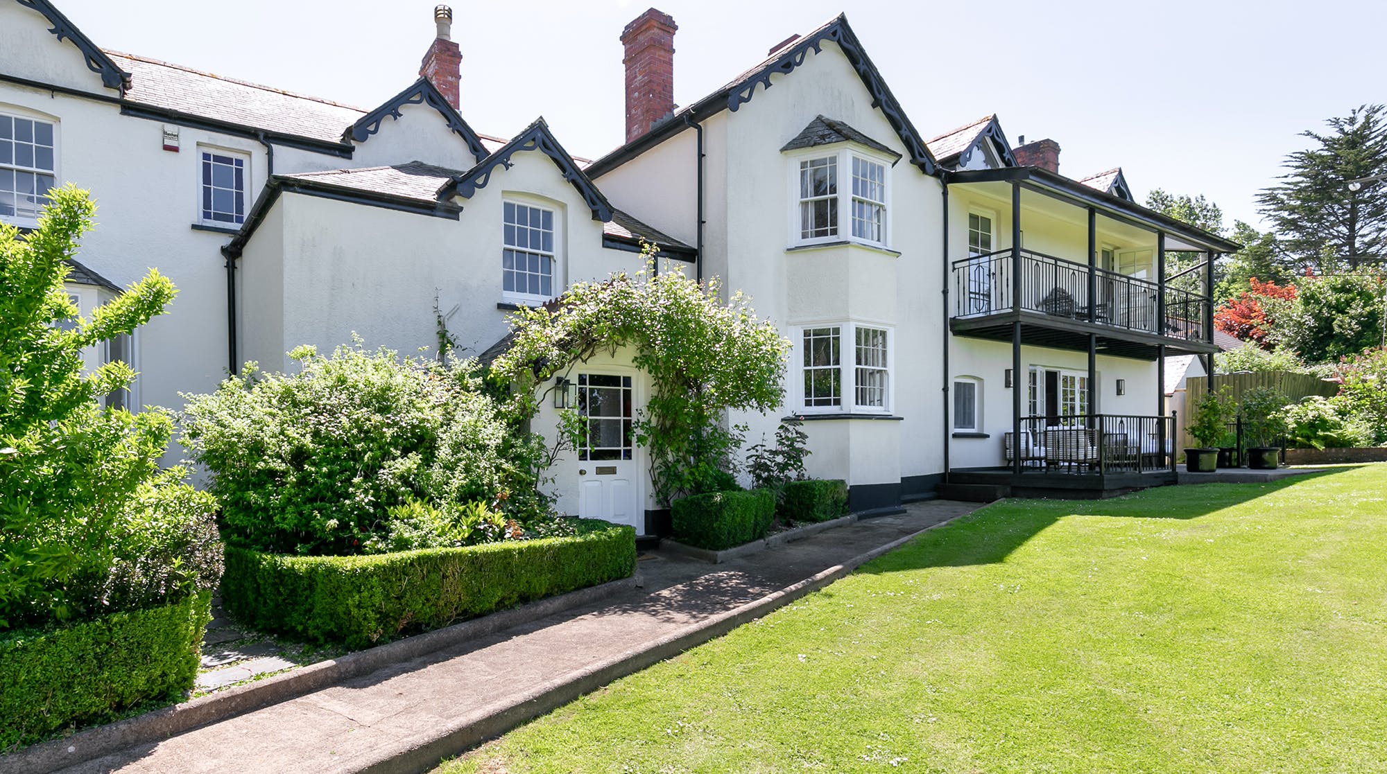 The Teal Haven: Stunning 6-Bedroom House with Hot Tub, Bideford