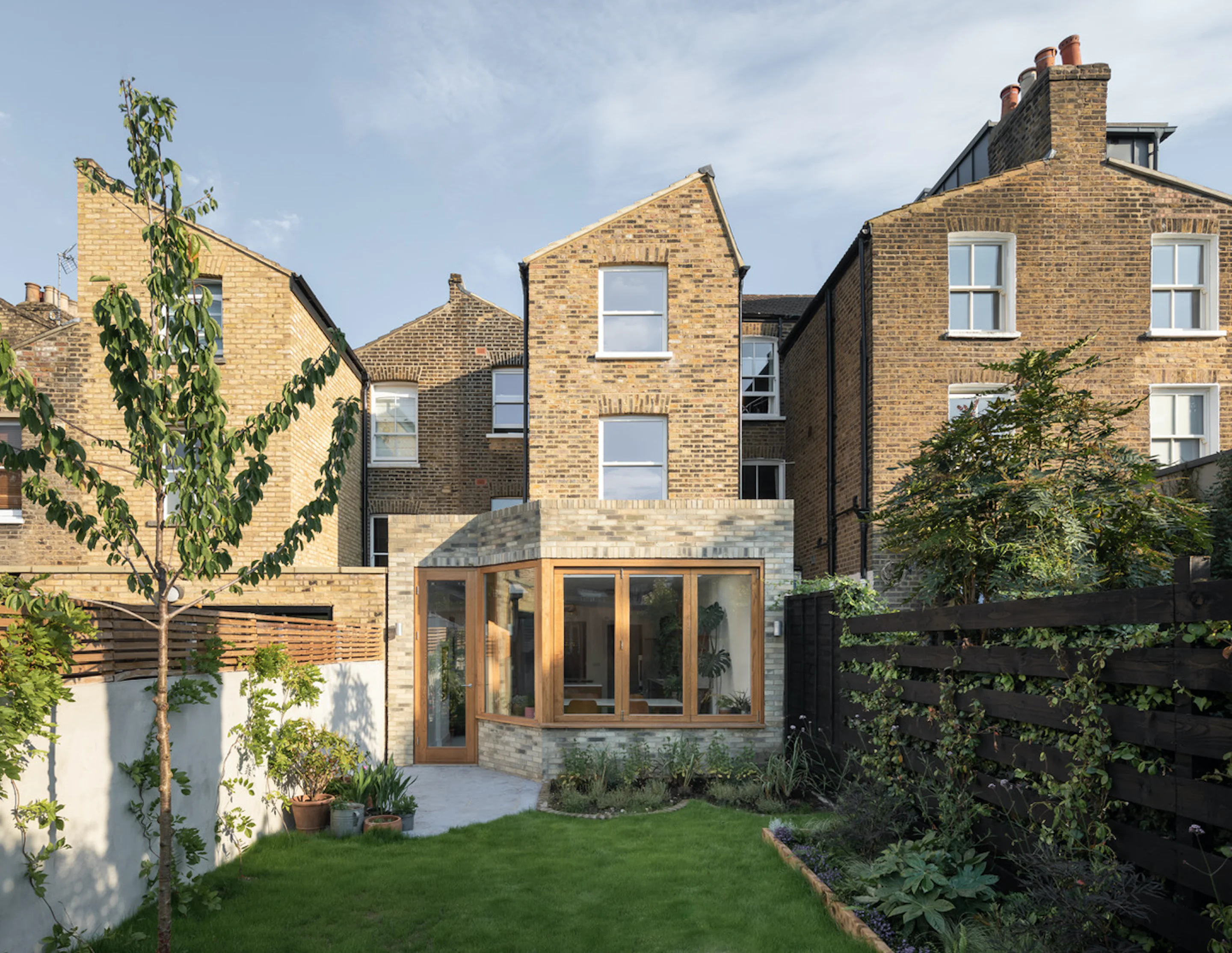 The Victorian Terrace: Award-Winning 4-Bedroom Victorian House with Designer Interiors, Hackney London