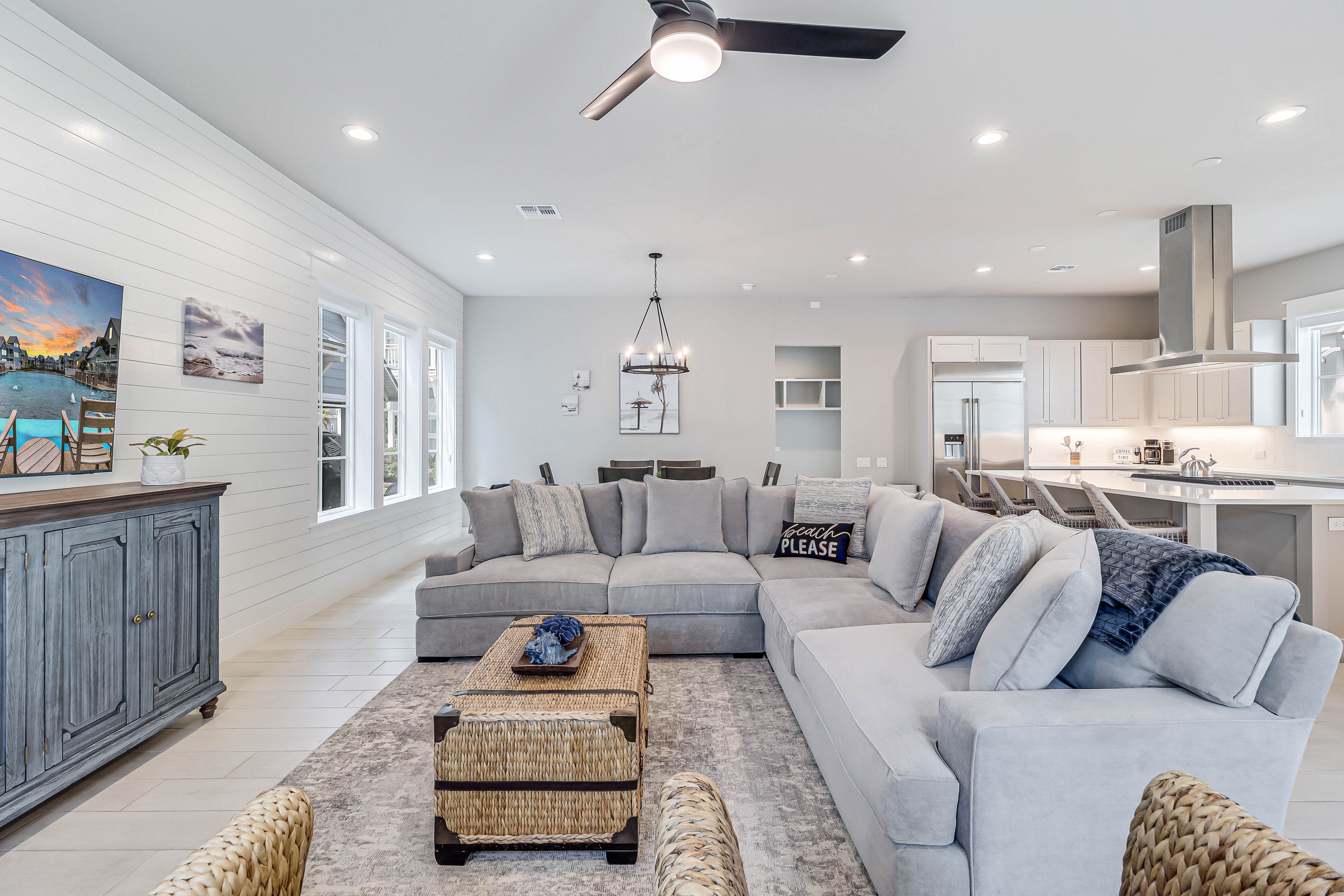 Tranquil Vista: Luxury 3-Bedroom Villa with Pool and Sea Views, Nueces County