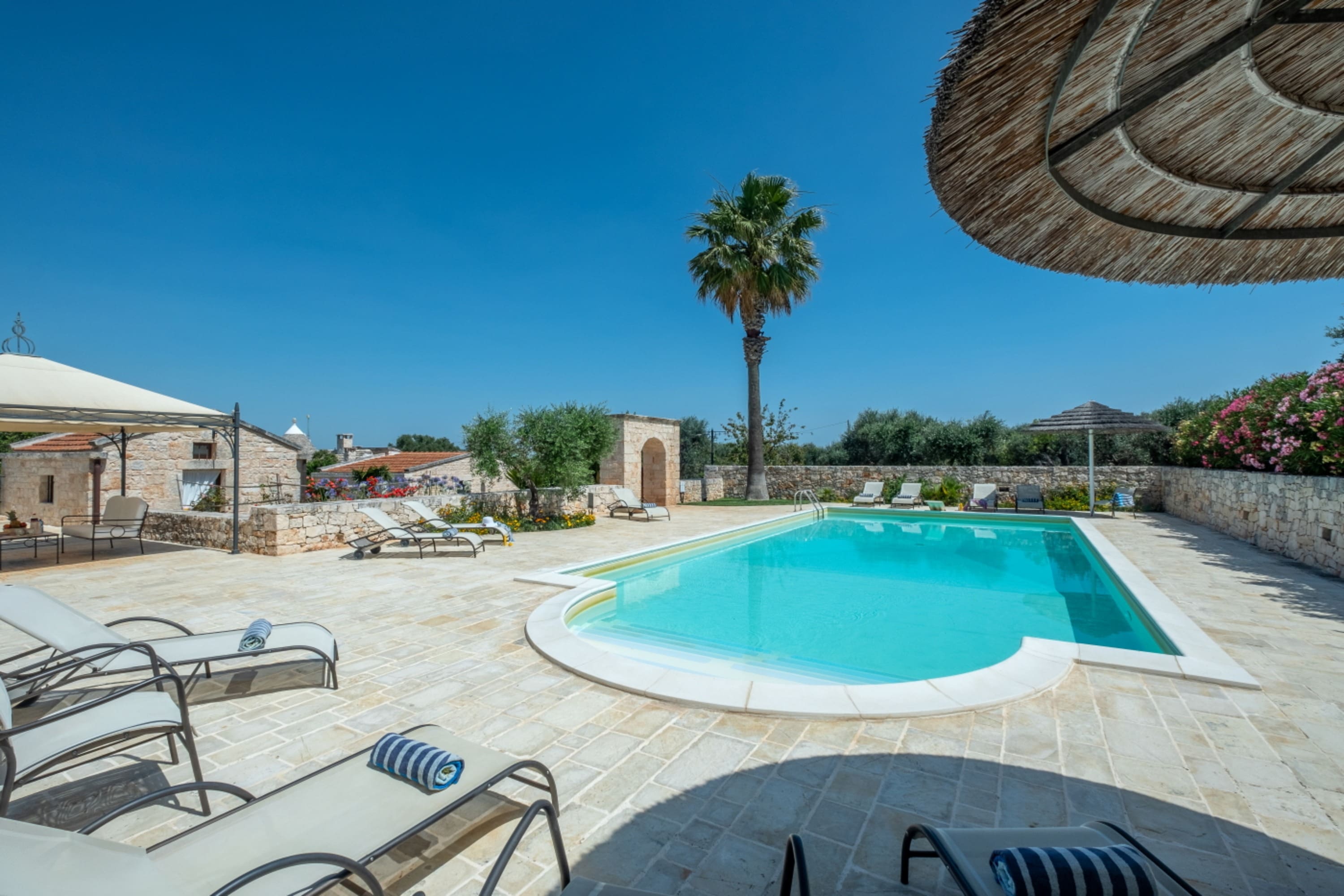Trullo Castellana Grotte: Luxury 7-Bedroom Villa with Swimming Pool, Puglia