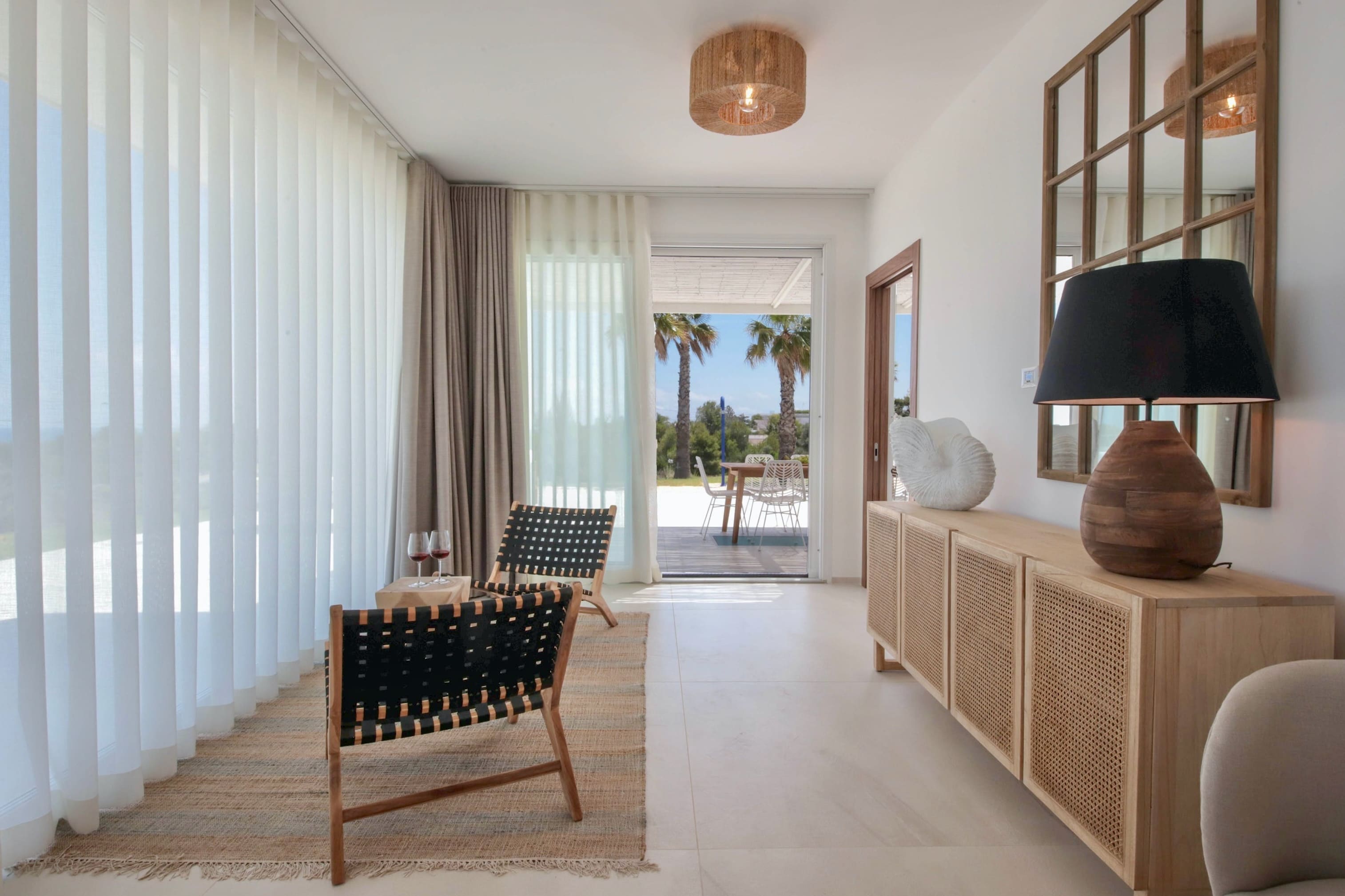 Trullo Maestrale Monopoli: Seafront 5-Bedroom Apartment with Pool and Sea Views, Monopoli