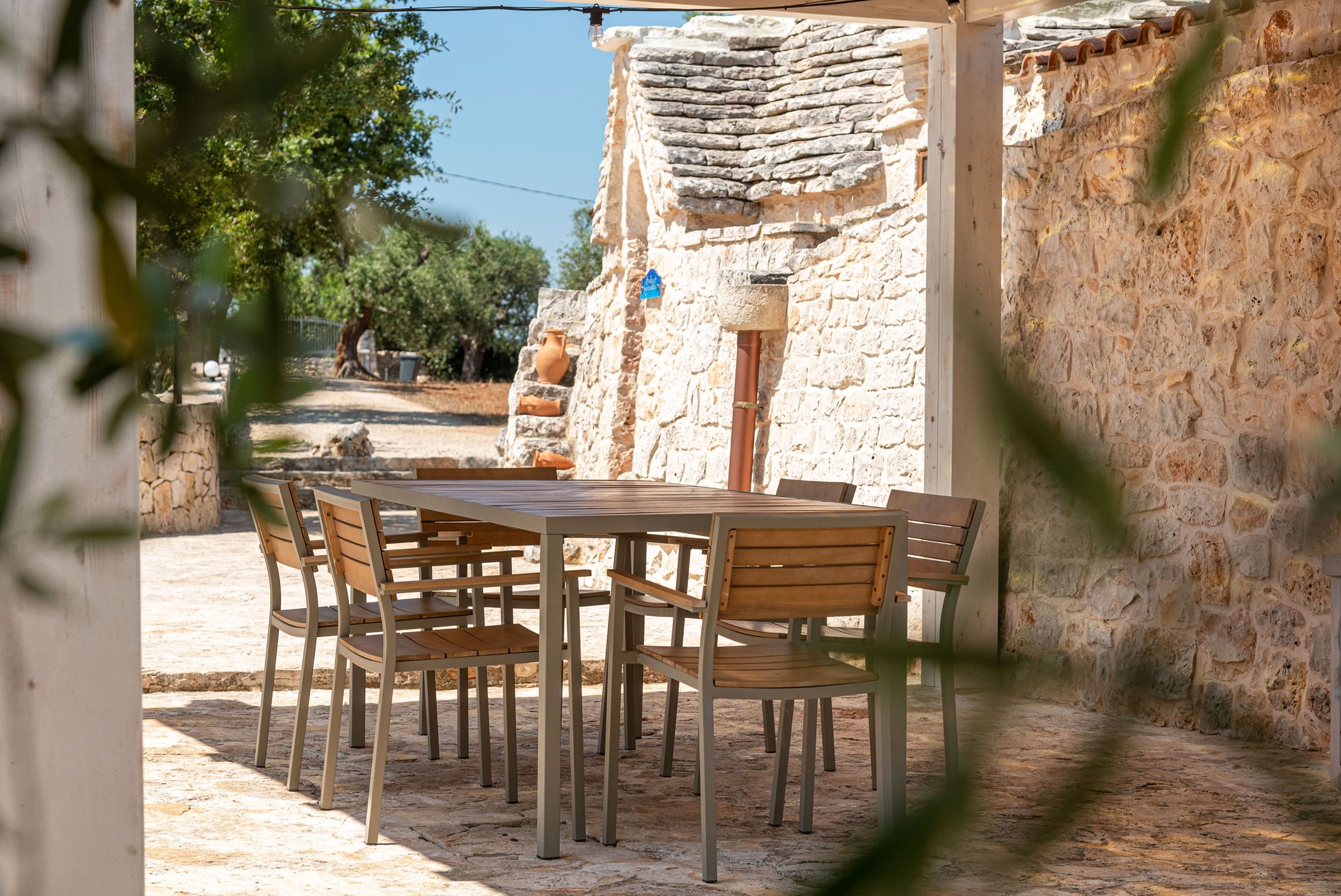 Trullo Mandorlo Locorotondo: Charming 2-Bedroom Apartment with Pool and Hot Tub, Puglia