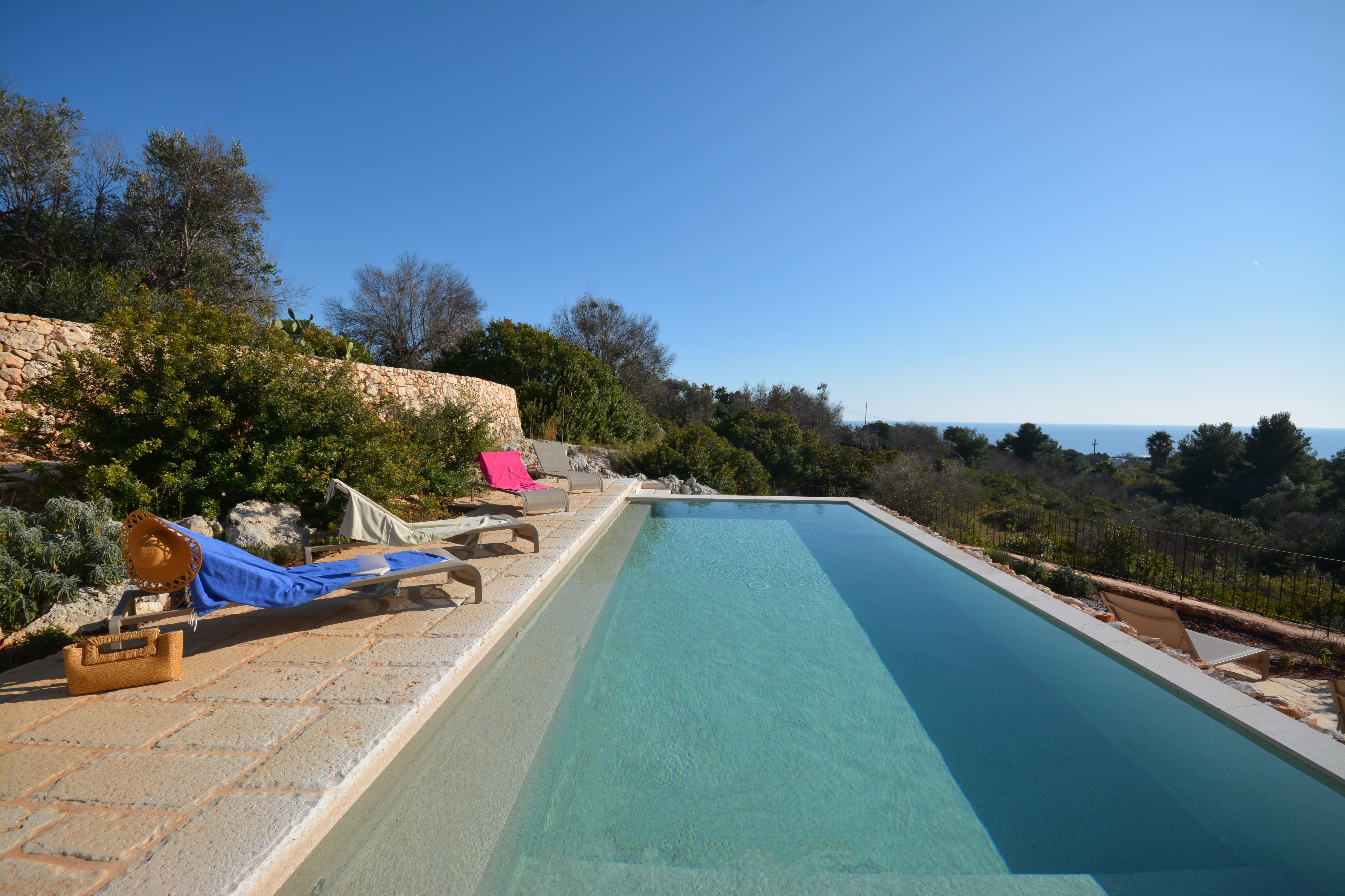 Trullo Mare Adriatico: Luxury 4-Bedroom Apartment with Seaview and Pool, Apulia