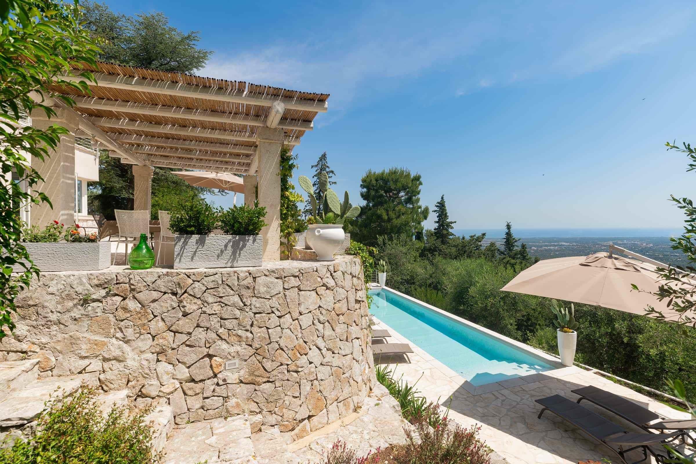 Trullo Martina Franca: Luxury 4-Bedroom Apartment with Salt-Water Pool, Martina Franca