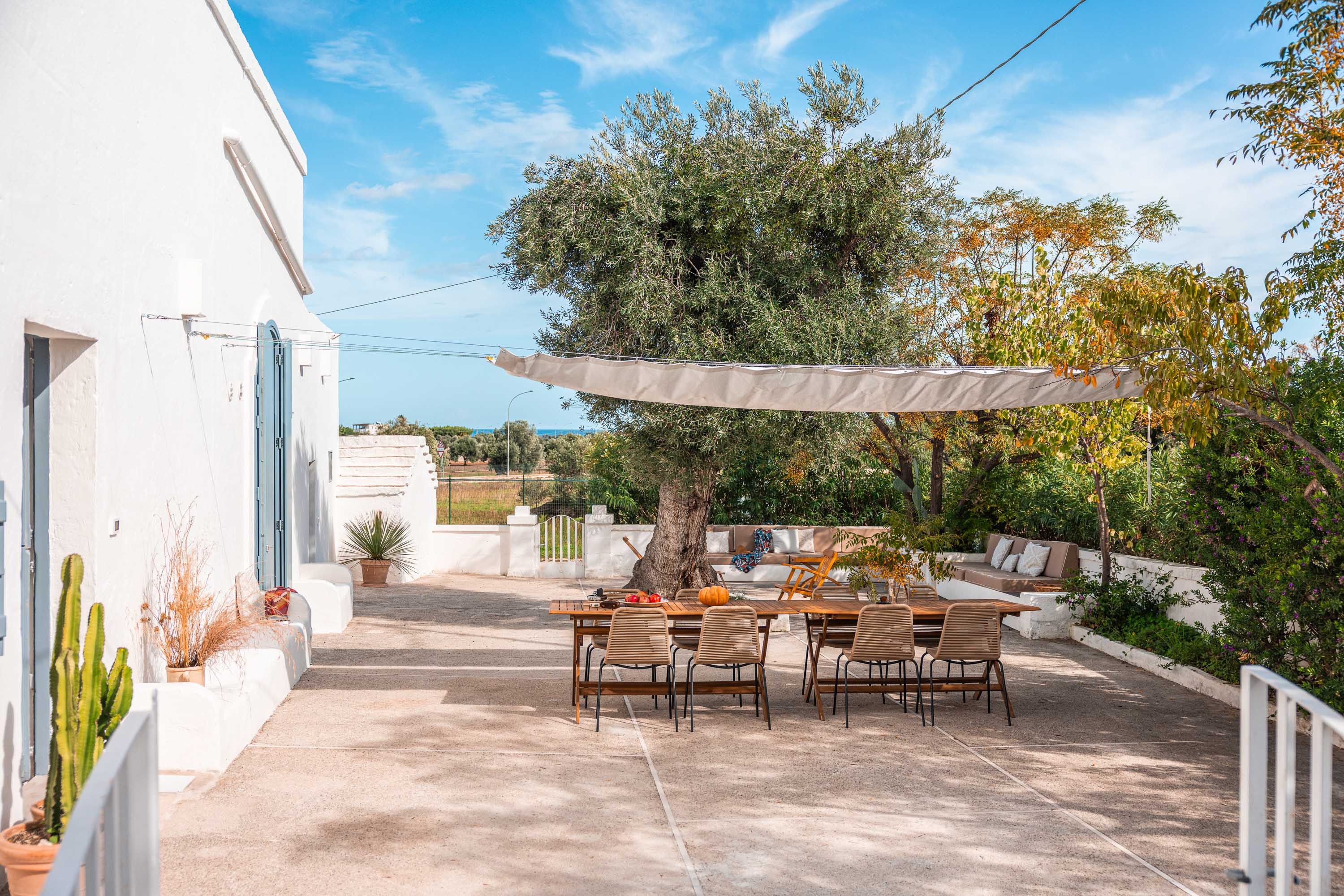 Trullo Mistral Monopoli: Charming 3-Bedroom Villa with Seaview and Air-Con, Monopoli