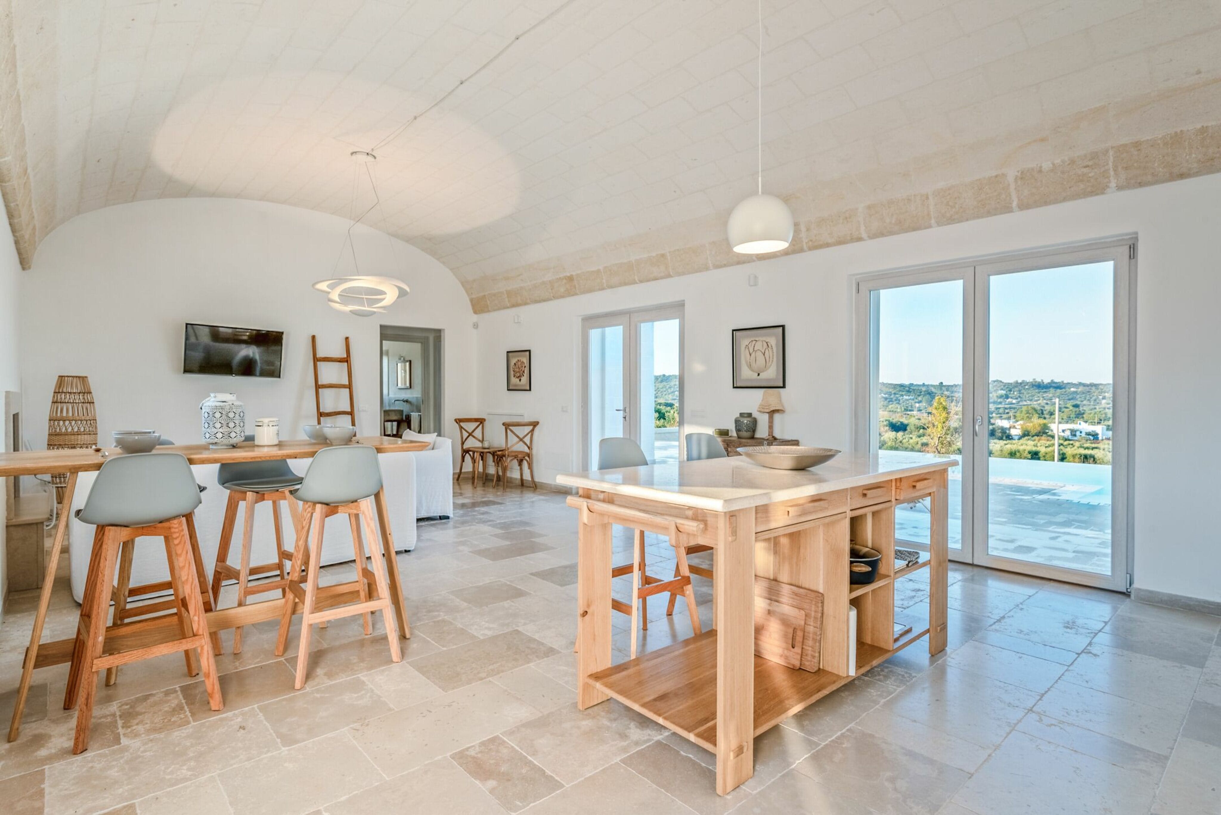 Trullo Murgia Ostuni: Charming 3-Bedroom Apartment with Pool in Countryside, Ostuni