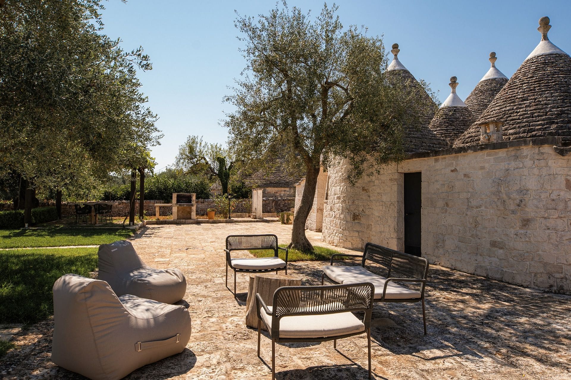 Trullo Quercia Alberobello: Luxury 2-Bedroom Apartment with Pool and Countryside Views, Puglia