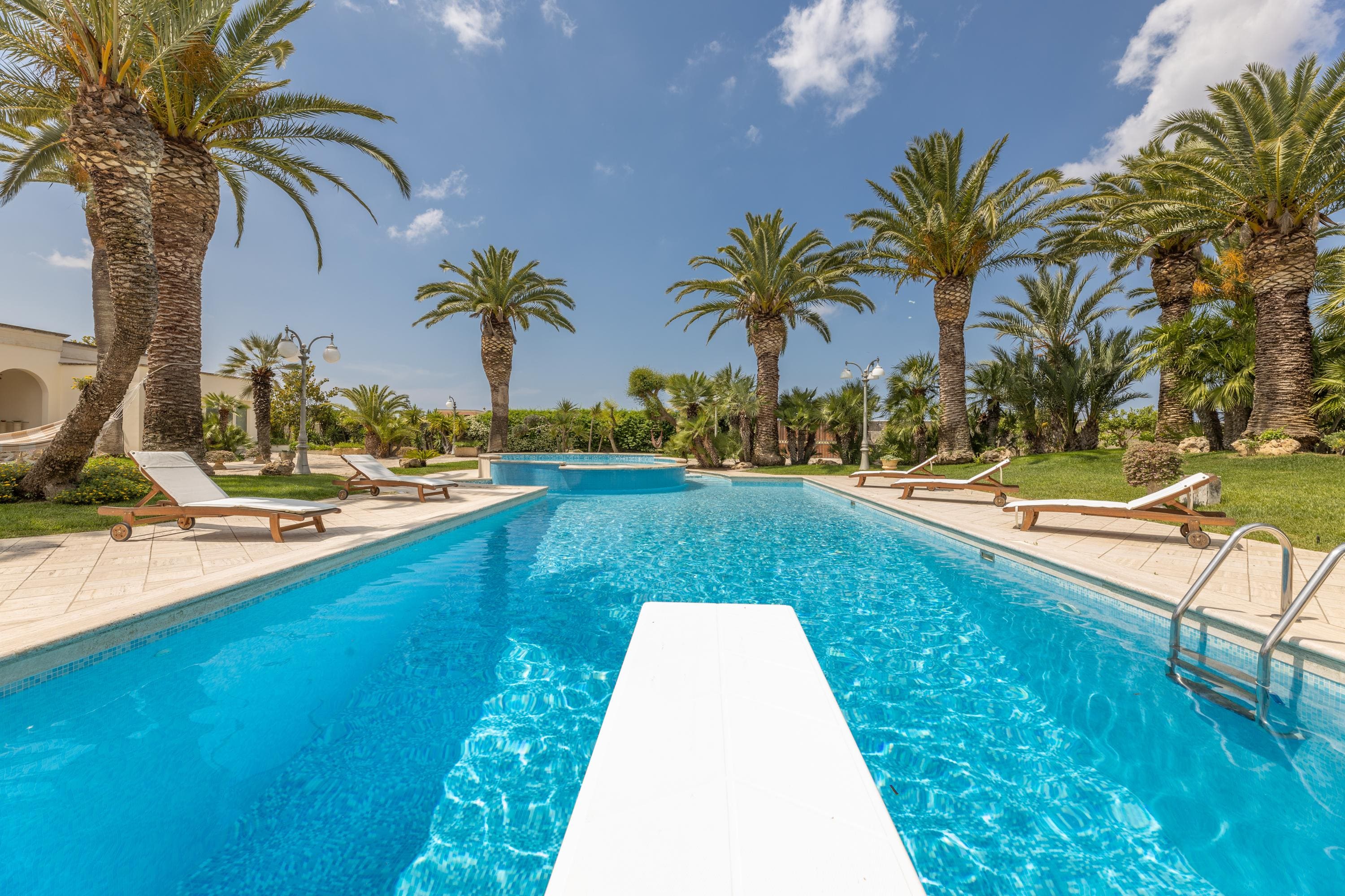 Trullo Salento Lecce: 4-Bedroom Luxury Apartment with Seaview and Pool, Lecce