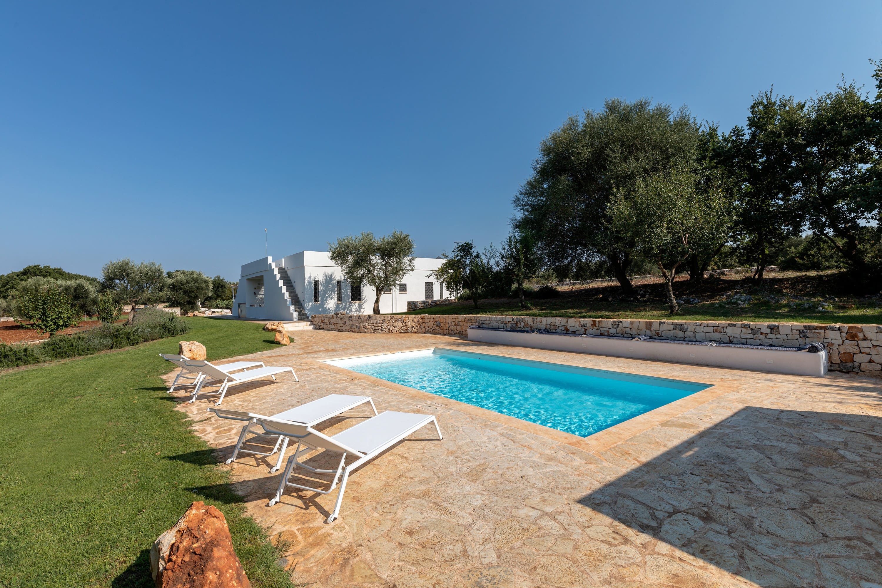 Trullo Santo Ostuni: Luxury 4-Bedroom Villa with Pool in Countryside, Ostuni