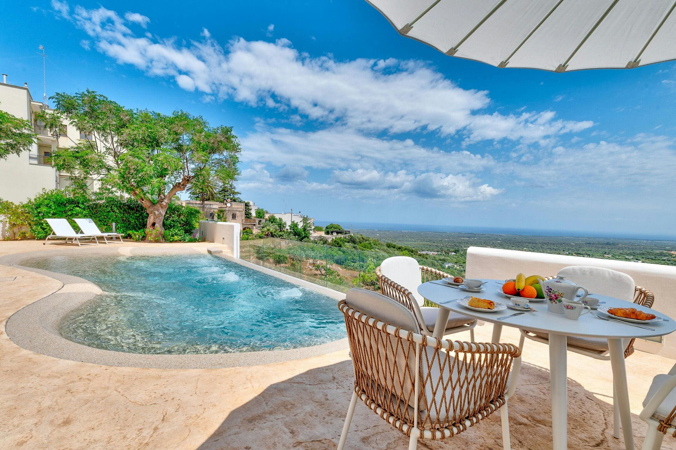 Trullo Scirocco Ostuni: Luxury 3-Bedroom Villa with Private Pool and Sea Views, Ostuni