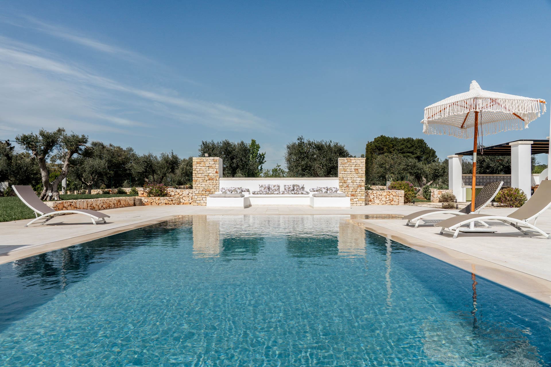 Trullo Sirocco Ostuni Ostuni 11: Luxury 3-Bedroom Apartment with Infinity Pool, Ostuni