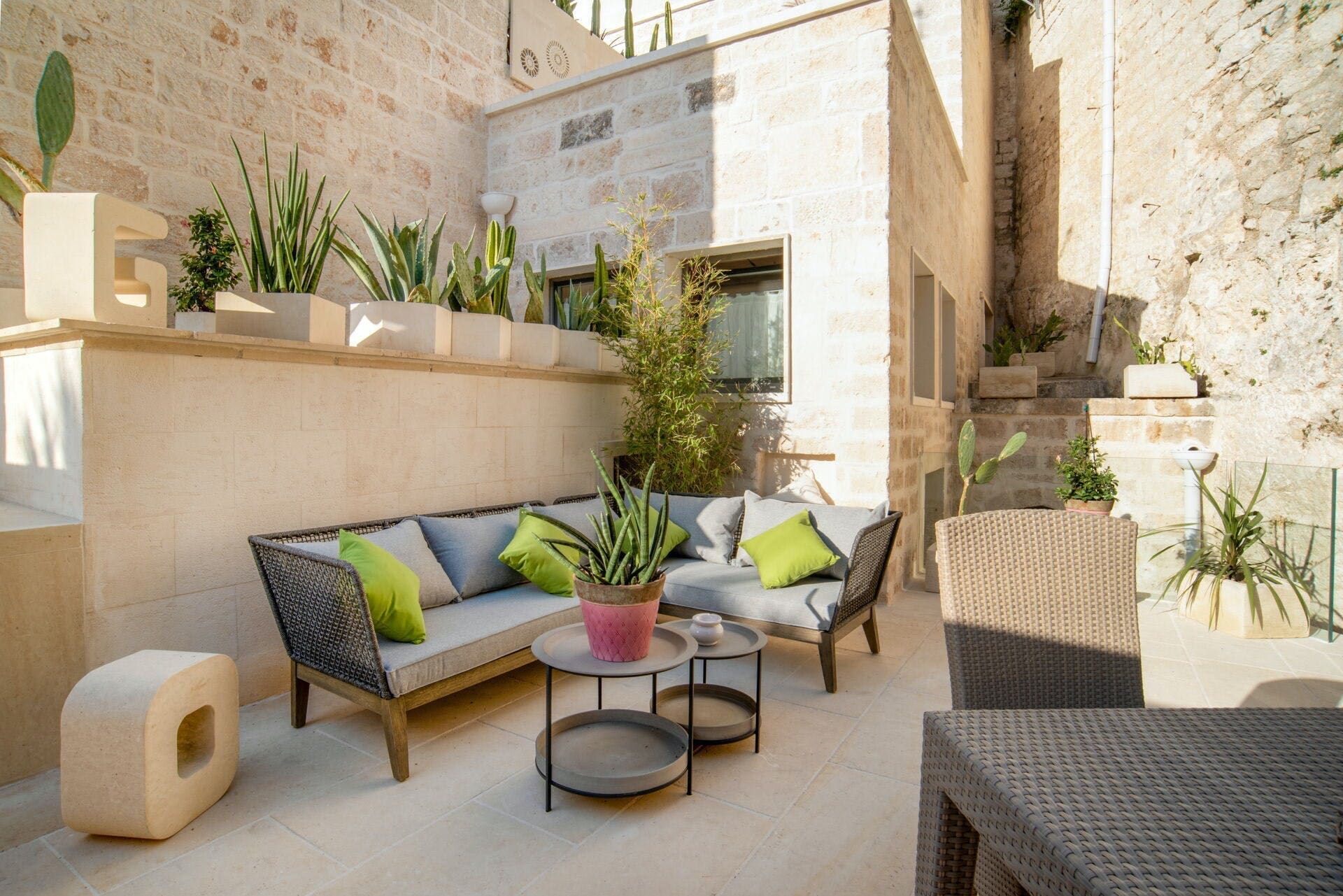 Trullo Sirocco Ostuni Ostuni 5: Elegant 8-Bedroom Luxury Villa with Pool and Hot Tub, Ostuni