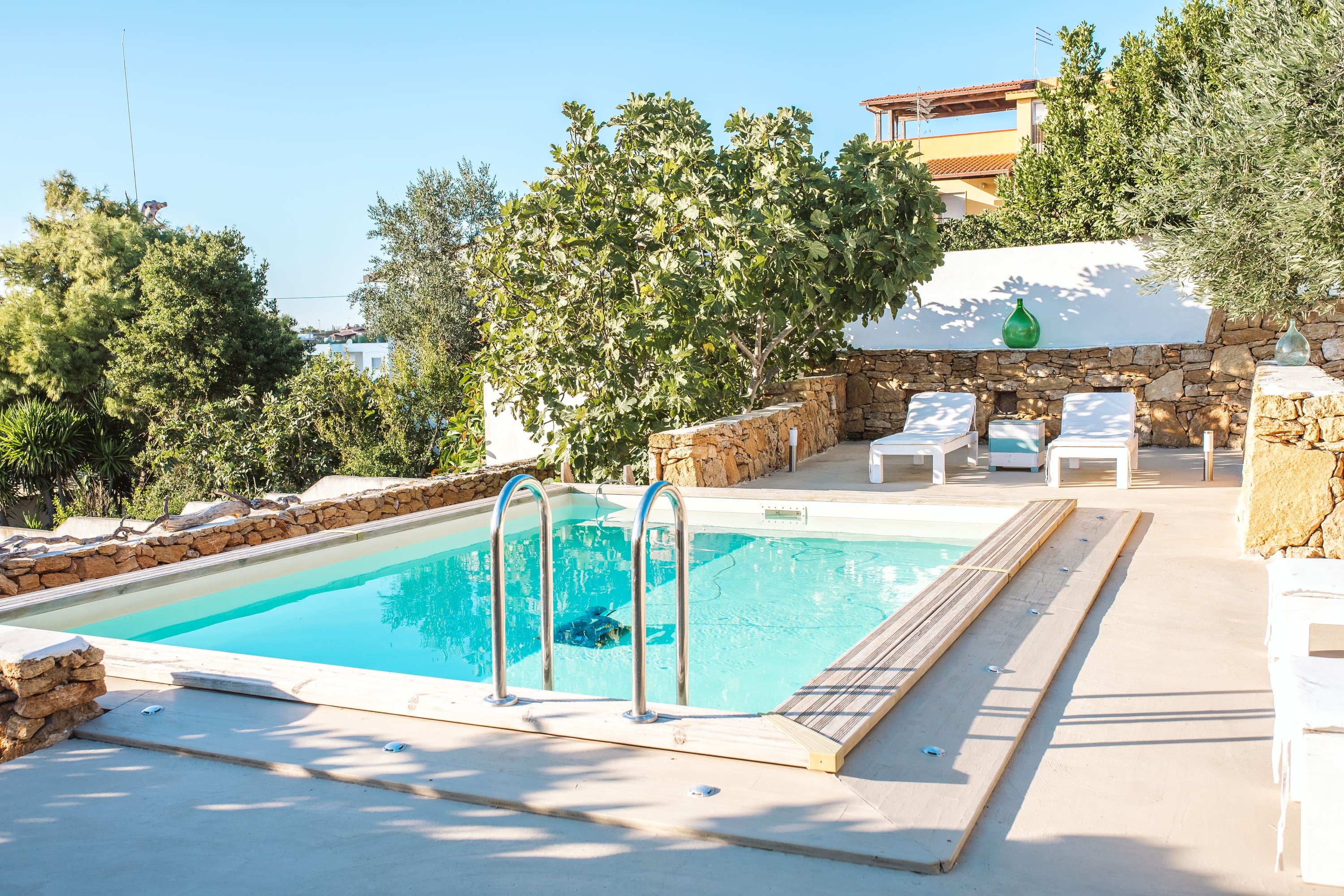 Trullo Sirocco Torricella: Luxury 3-Bedroom Trulli with Swimming Pool, Near Torricella, Puglia