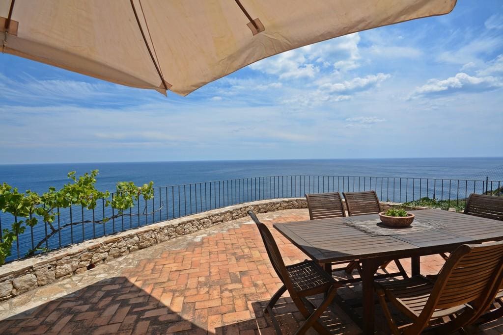 Trullo Specchia Tricase: Spacious 5-Bedroom Apartment with Seaview and Pool, Tricase