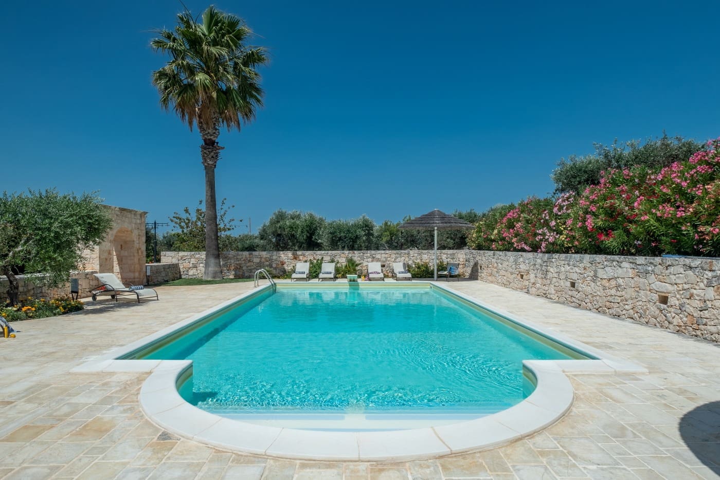 Trullo Uliveto Alberobello: Luxury 4-Bedroom Villa with Pool and Sea Views, Apulia