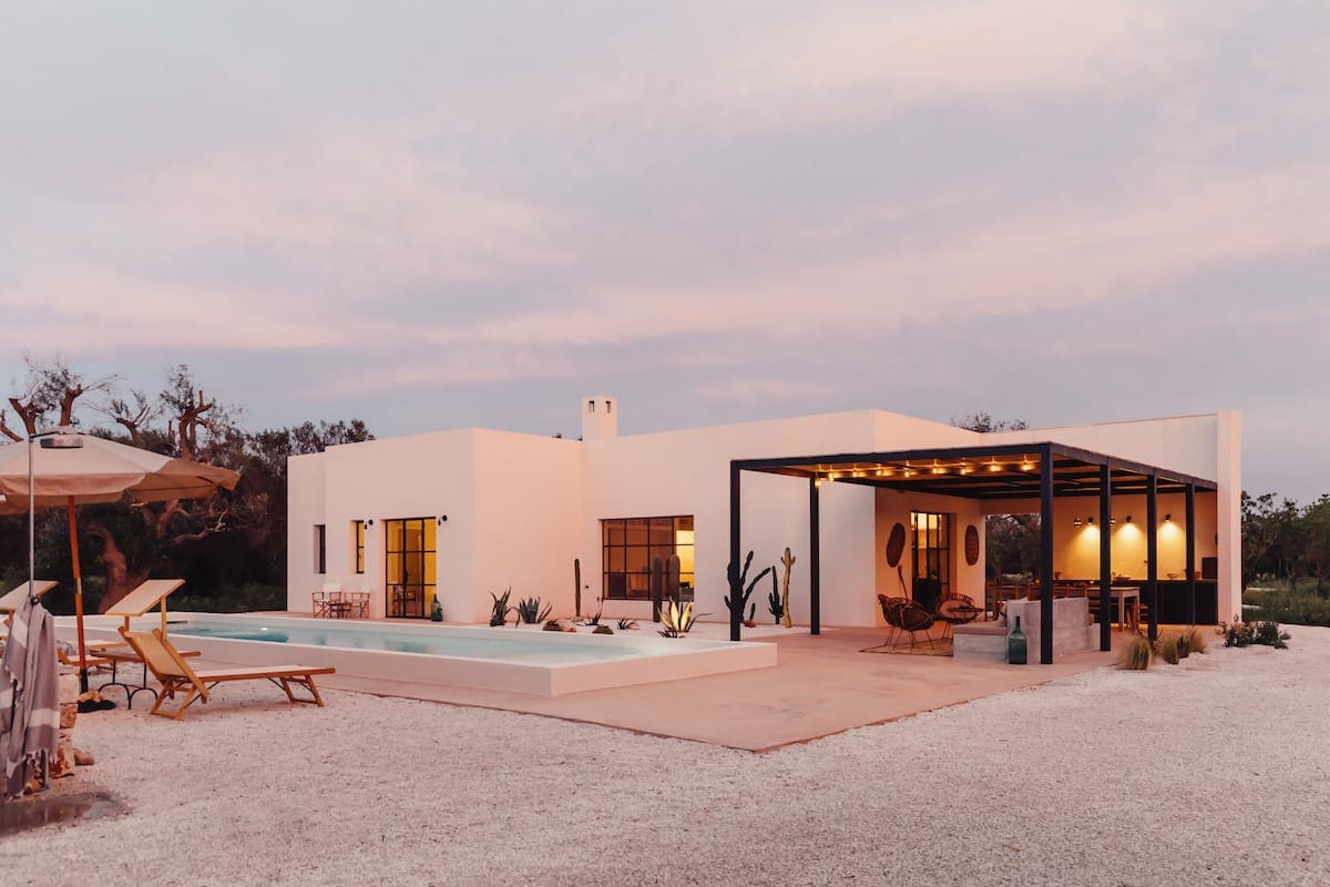 Trullo Uliveto Ostuni Ostuni 10: Luxury 4-Bedroom Villa with Pool and Trullo, Ostuni