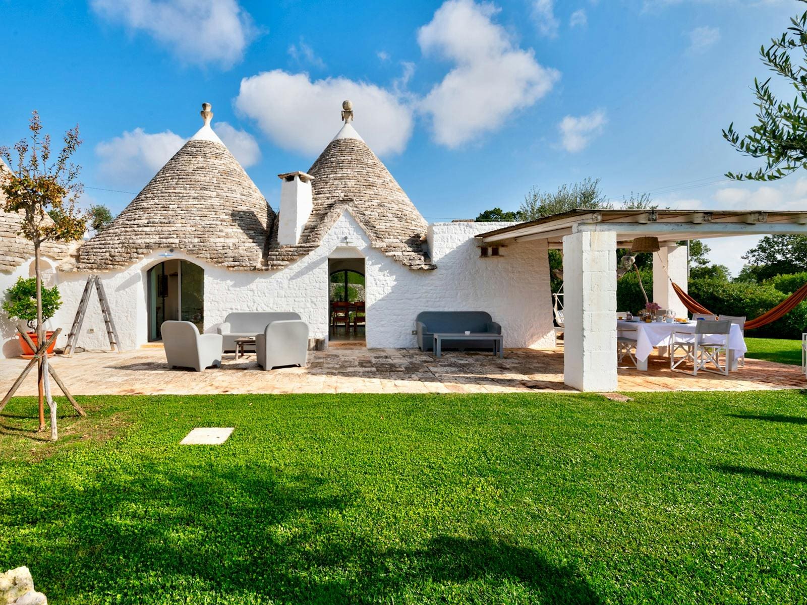 Trullo Uliveto Ostuni Ostuni 11: Charming 3-Bedroom Villa with Pool, Countryside Views, Ostuni