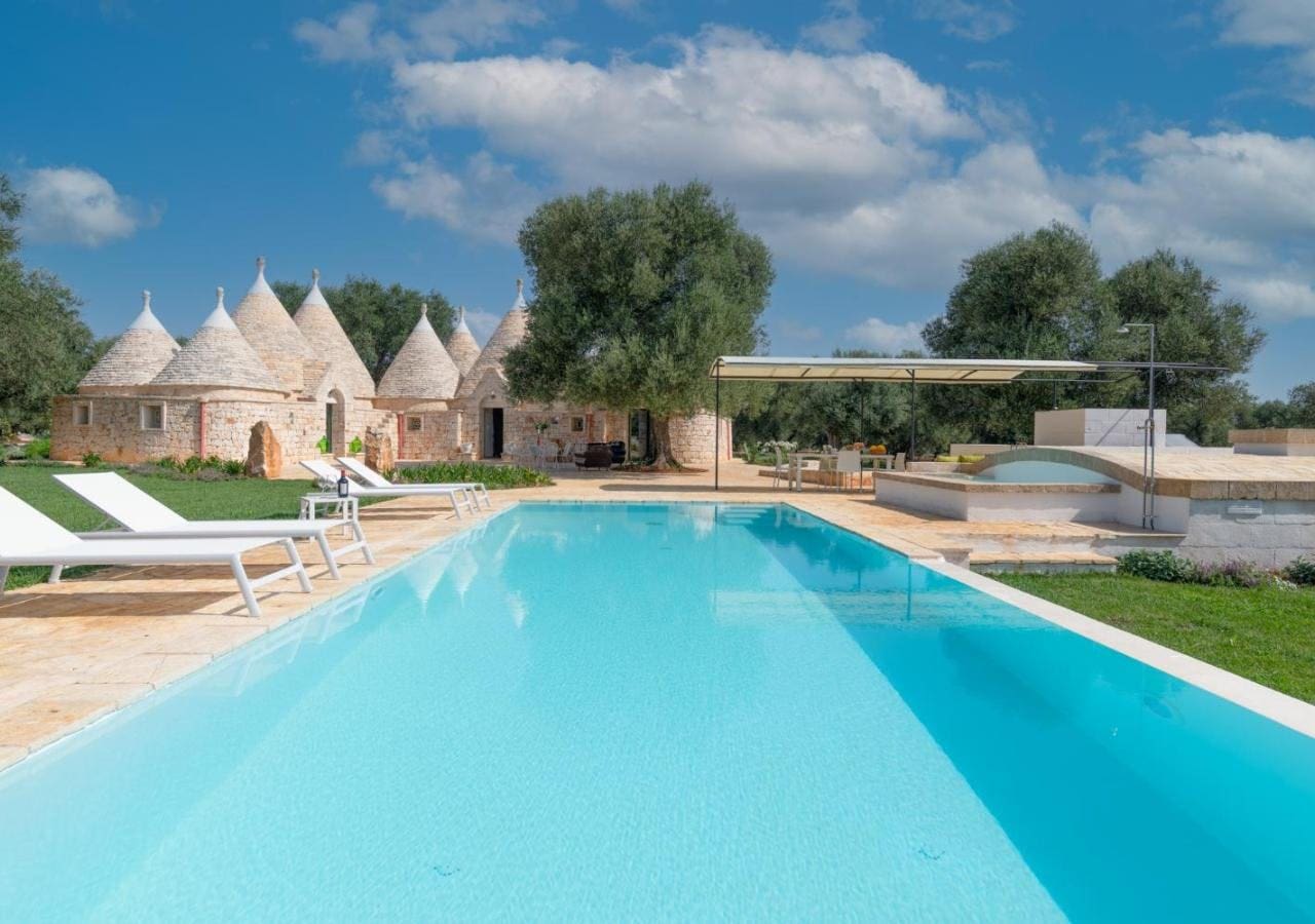 Trullo Uliveto Ostuni Ostuni 13: Luxury 4-Bedroom Apartment with Pool and Hot Tub, Ostuni