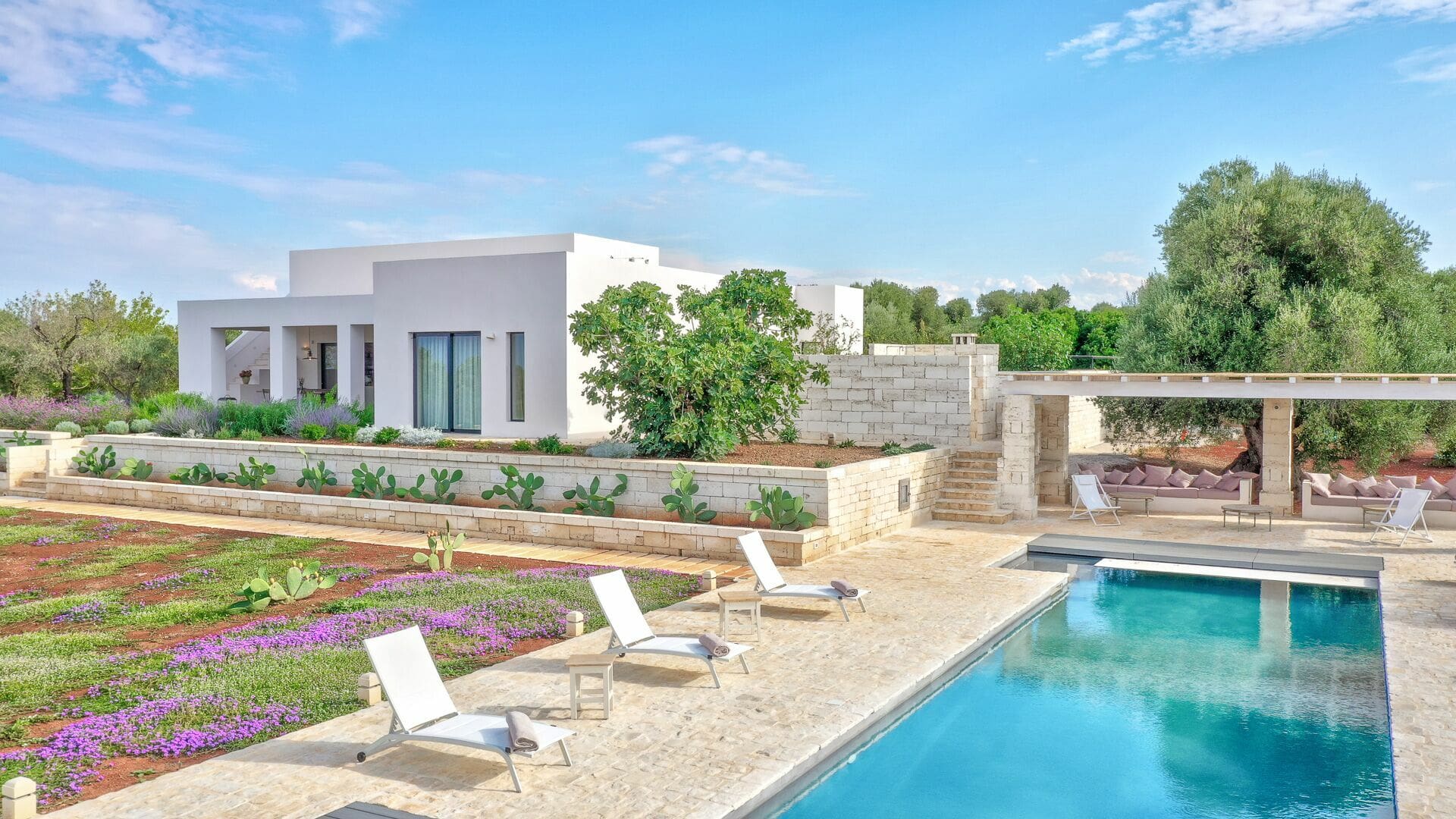 Trullo Uliveto Ostuni Ostuni 4: Luxury 6-Bedroom Apartment with Seaview and Pool, Ostuni