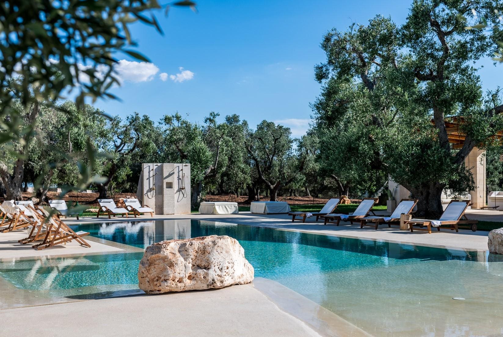 Trullo Uliveto Ostuni Ostuni 8: Luxury 6-Bedroom Apartment with Pool and Hot Tub, Ostuni