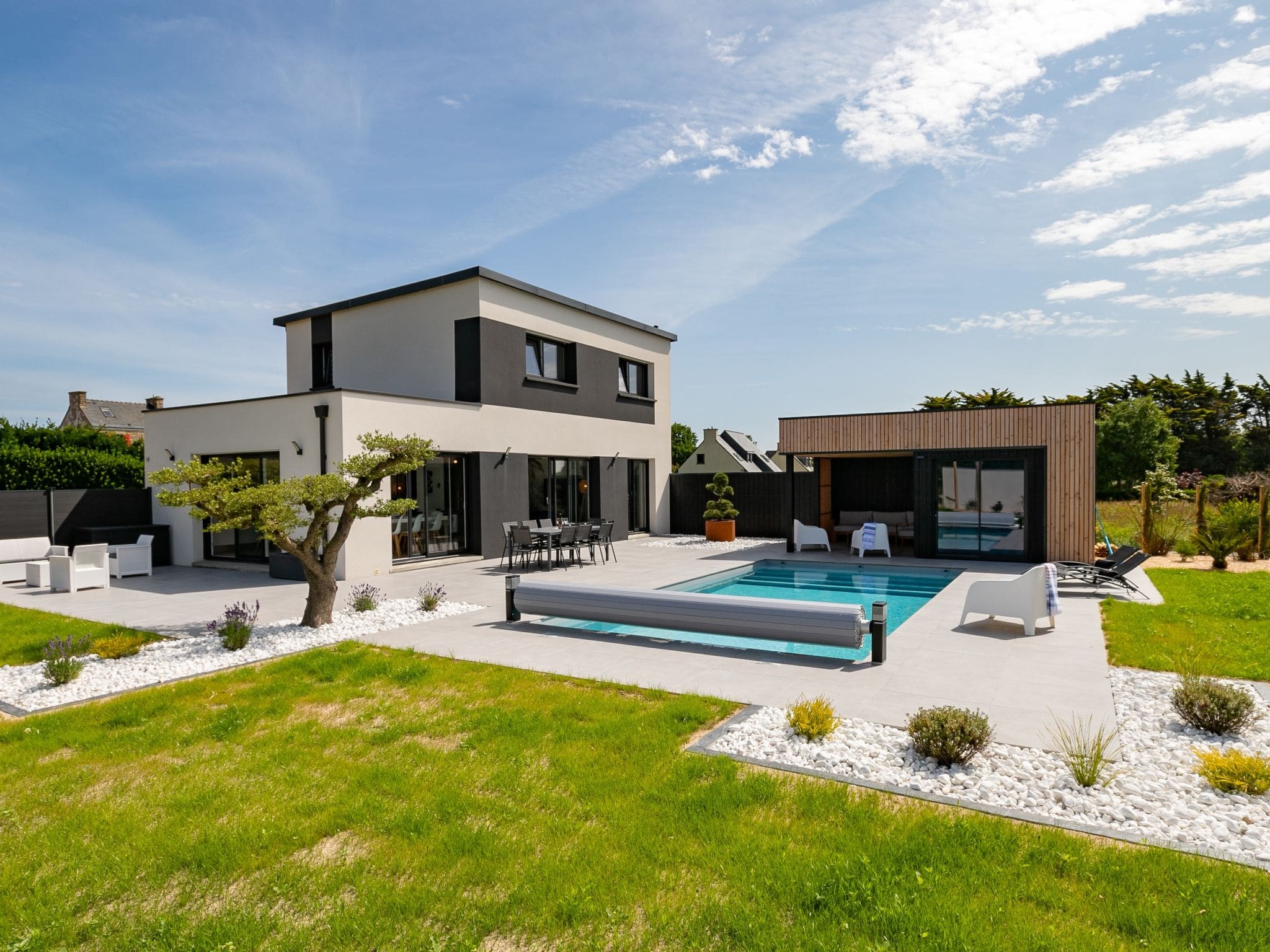 Villa Abers Cleder: Exceptional 4-Bedroom Modern Villa with Heated Private Pool Near Brittany Coast