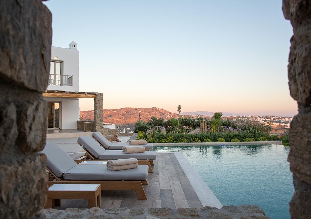 Villa Aghios Tourlos: Luxury 5-Bedroom Apartment with Seaview and Pool, Mykonos