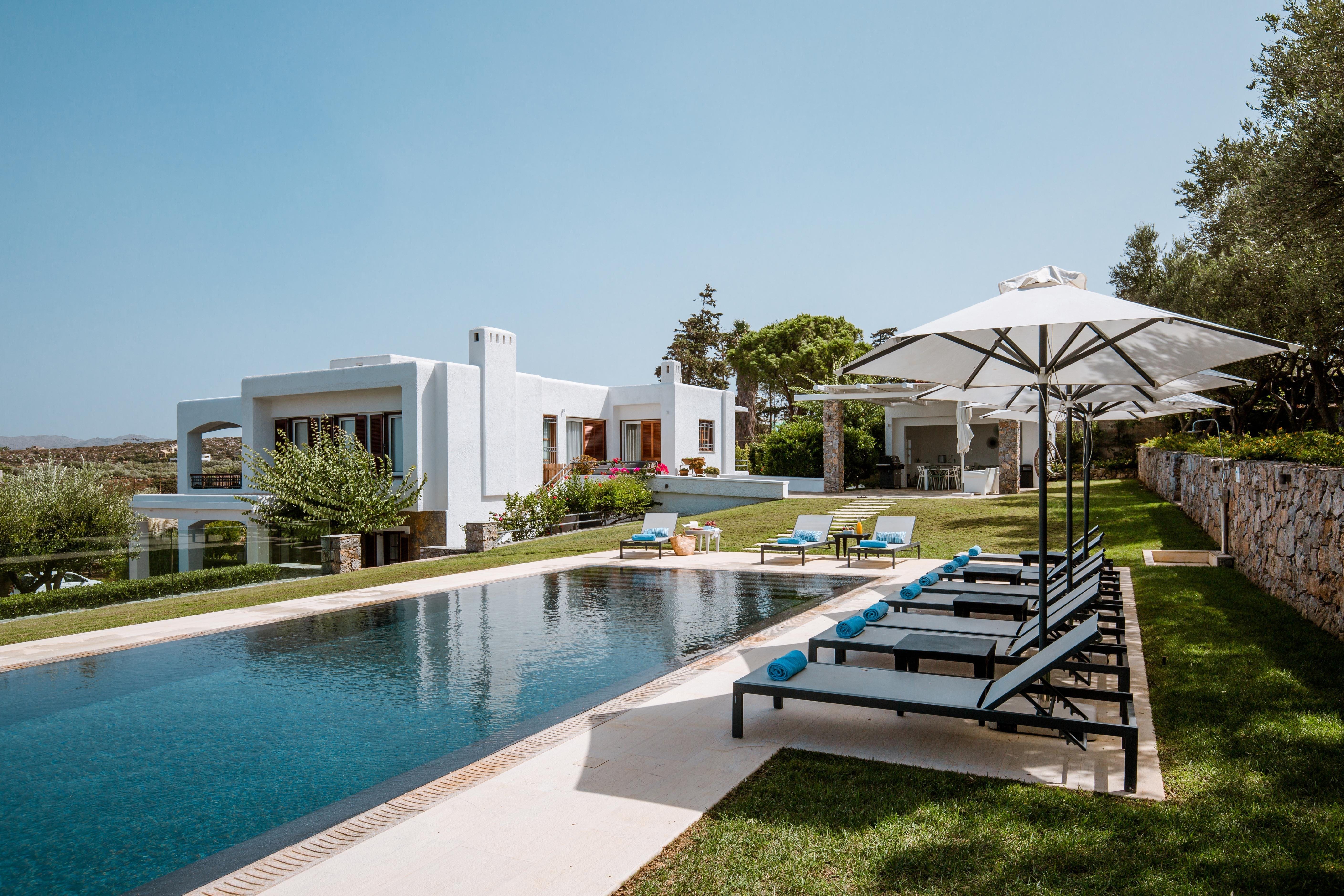 Villa Agios Chorafakia: Spacious 7-Bedroom Luxury Apartment with Sea View and Pool, Crete