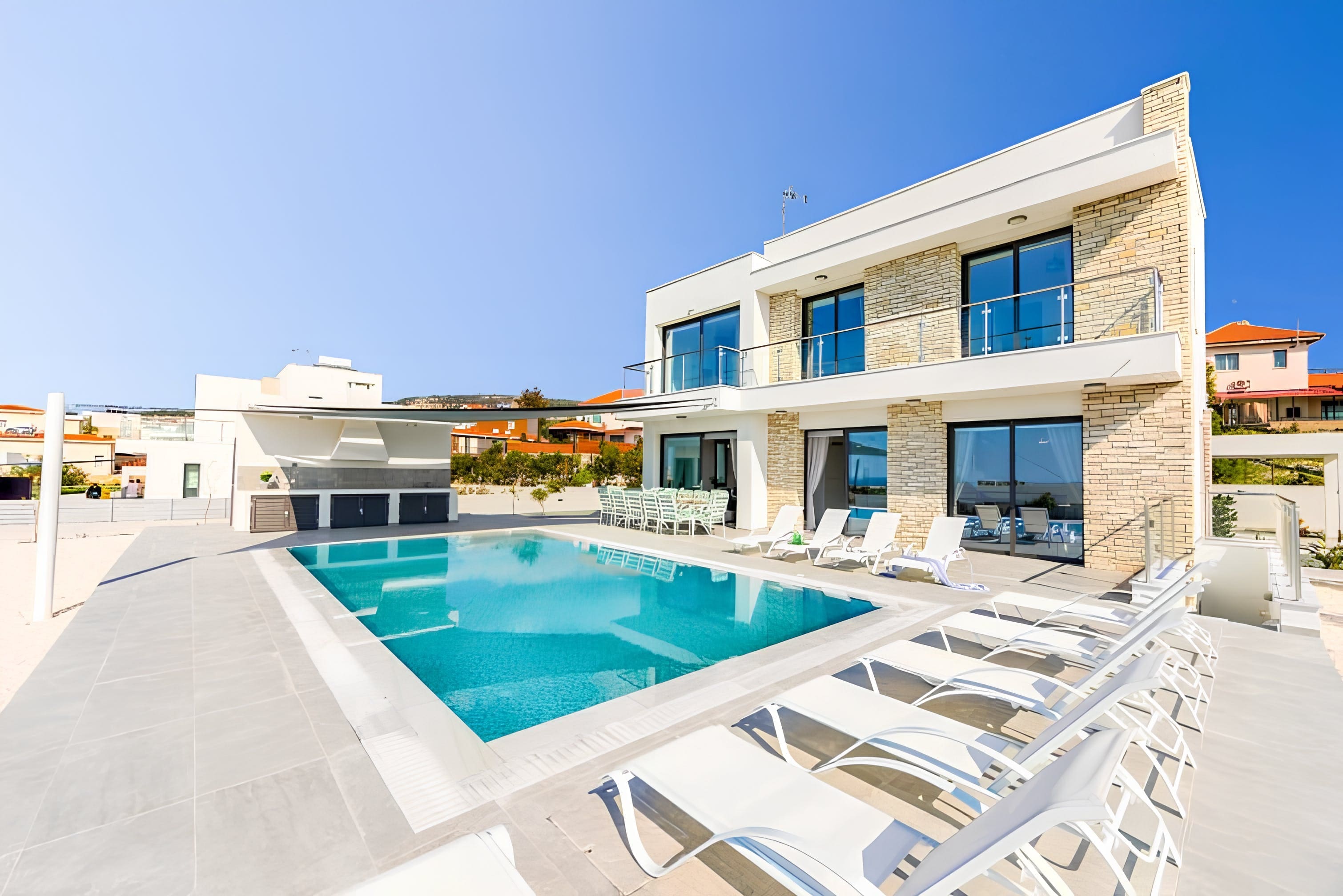 Villa Agios Peyia: Luxury 4-Bedroom Apartment with Seaview and Pool, Peyia