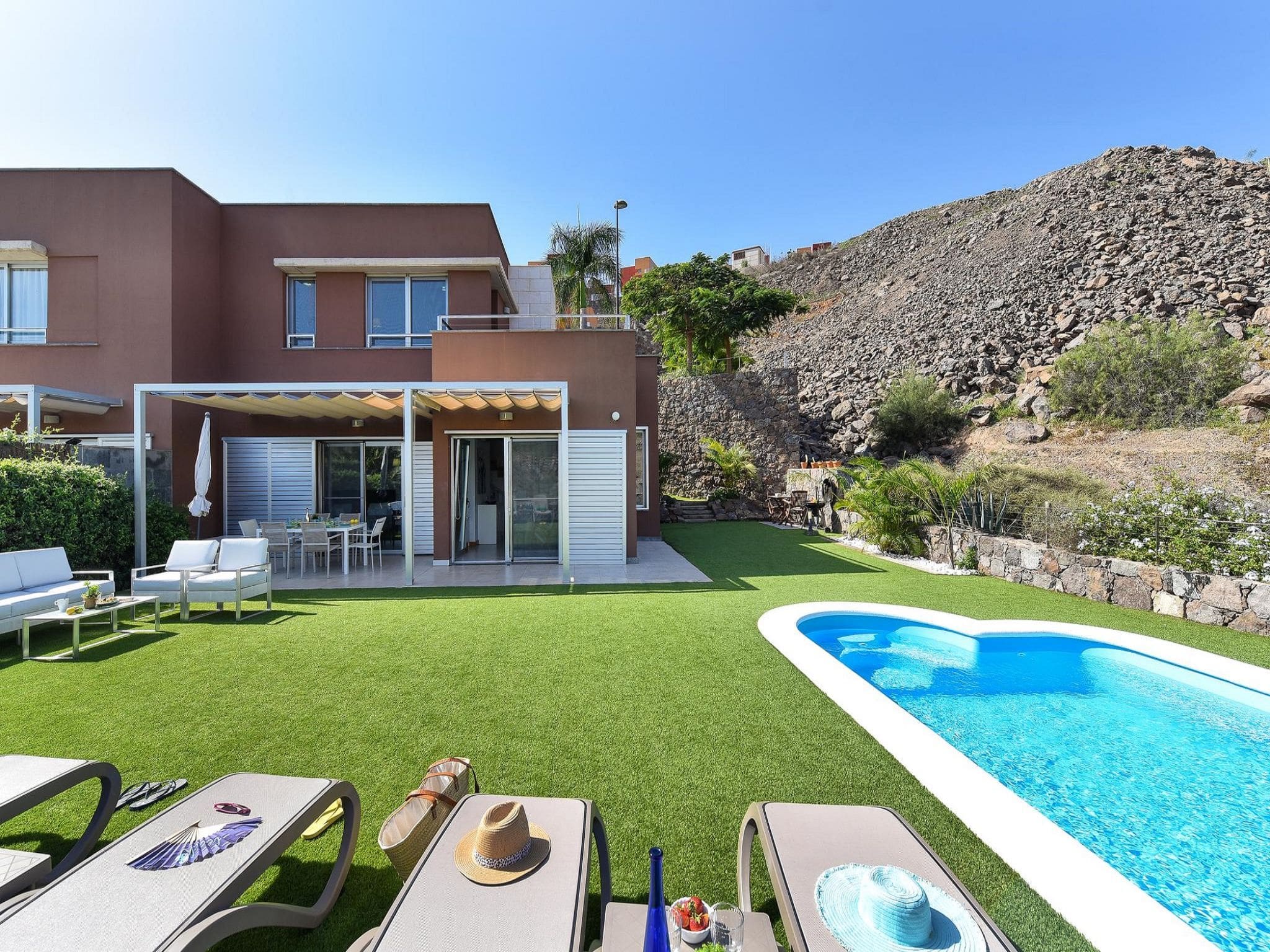 Villa Alborada Tirajana: Modern 2-Bedroom Villa with Private Pool and Golf Course Views in Salobre Resort Gran Canaria