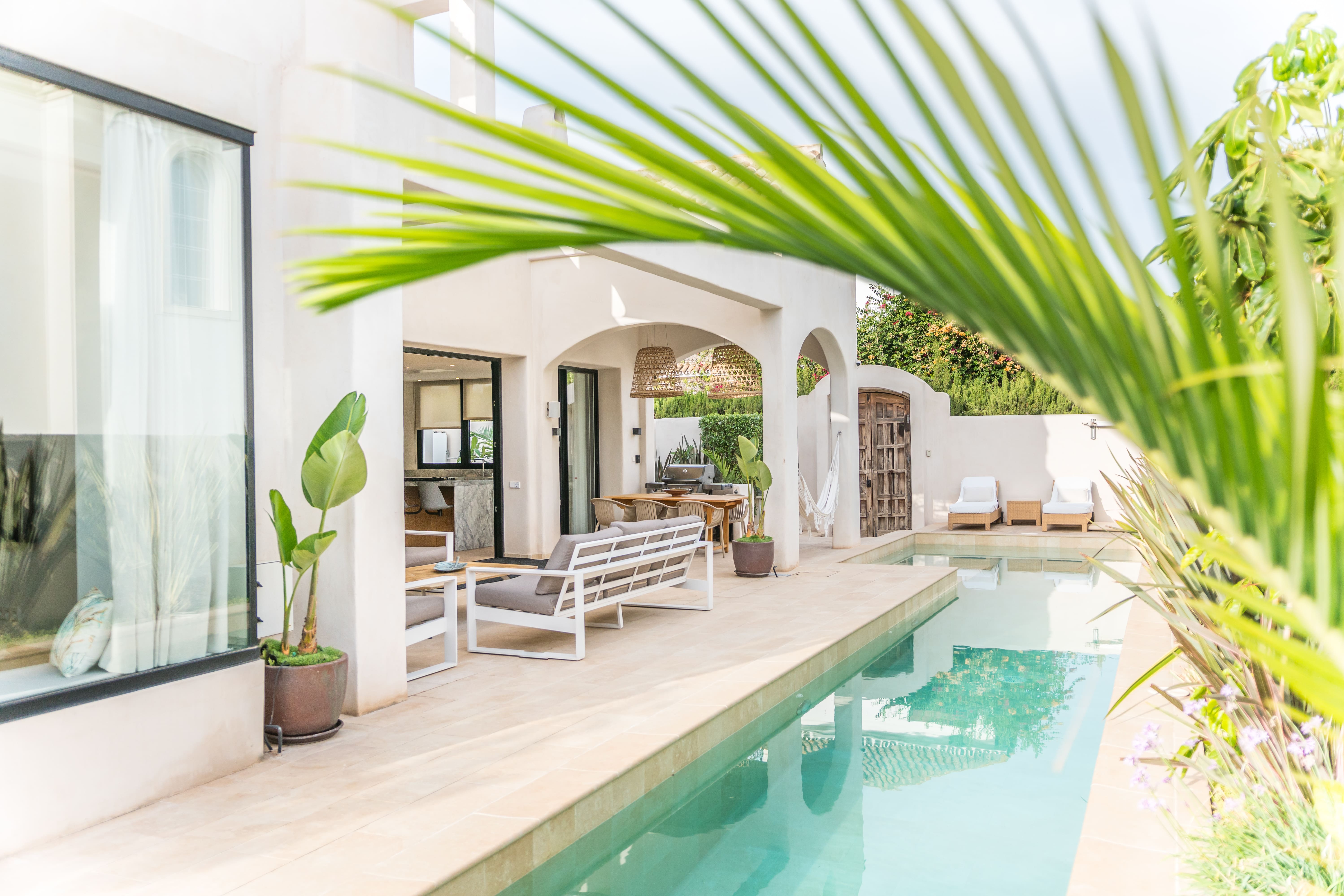 Villa Alboran Marbella: Luxury 4-Bedroom Villa with Seaview and Hot Tub, Marbella