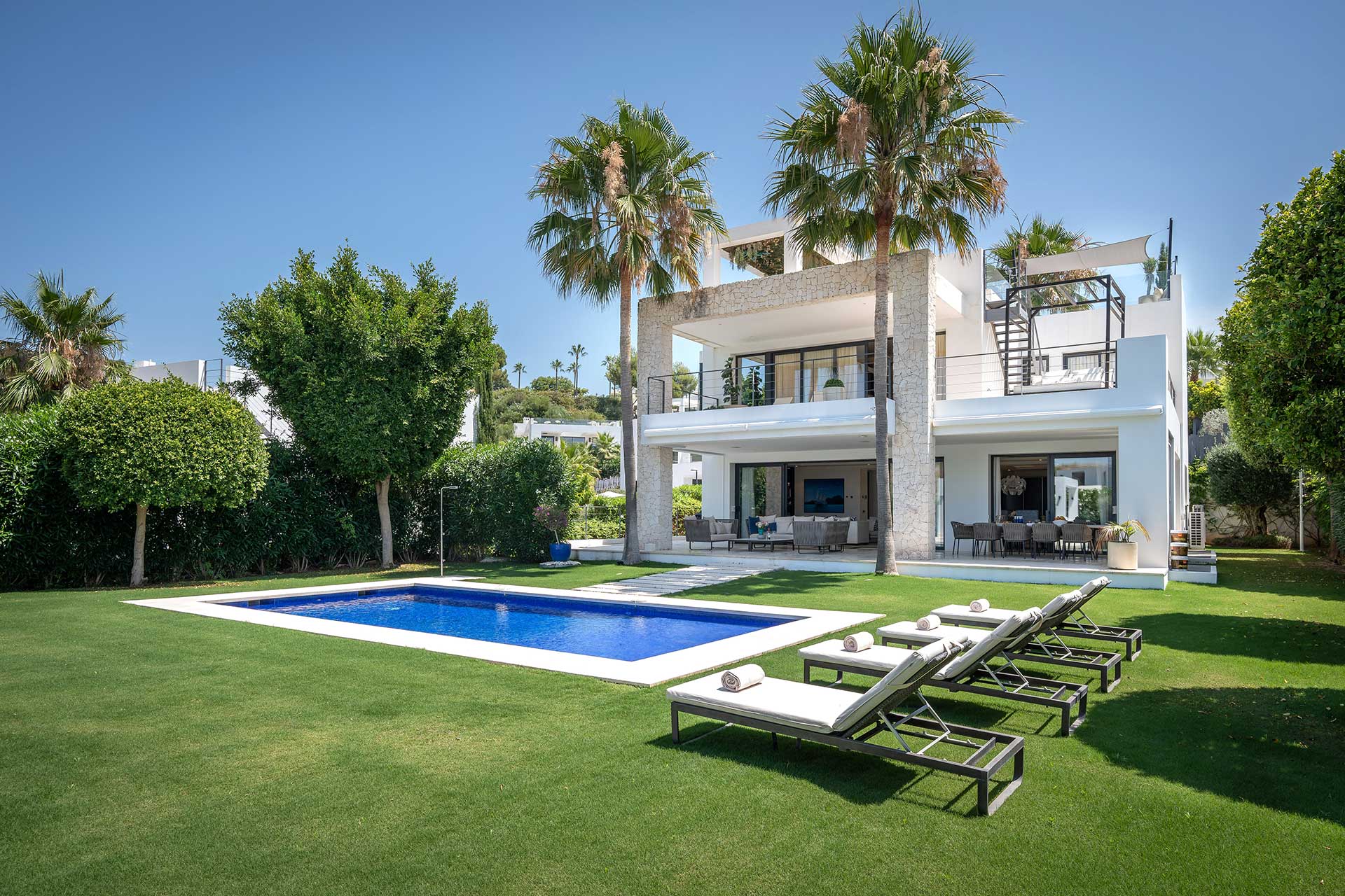 Villa Alborán San Pedro: Opulent 6-Bedroom Apartment with Sea Views and Pool, San Pedro de Alcántara