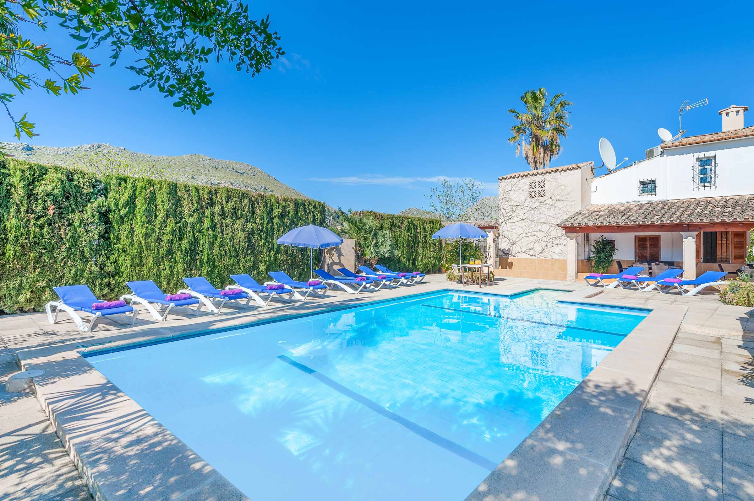 Villa Albufera Pollença: Spacious 6-Bedroom Apartment with Sea Views and Pool, Pollença