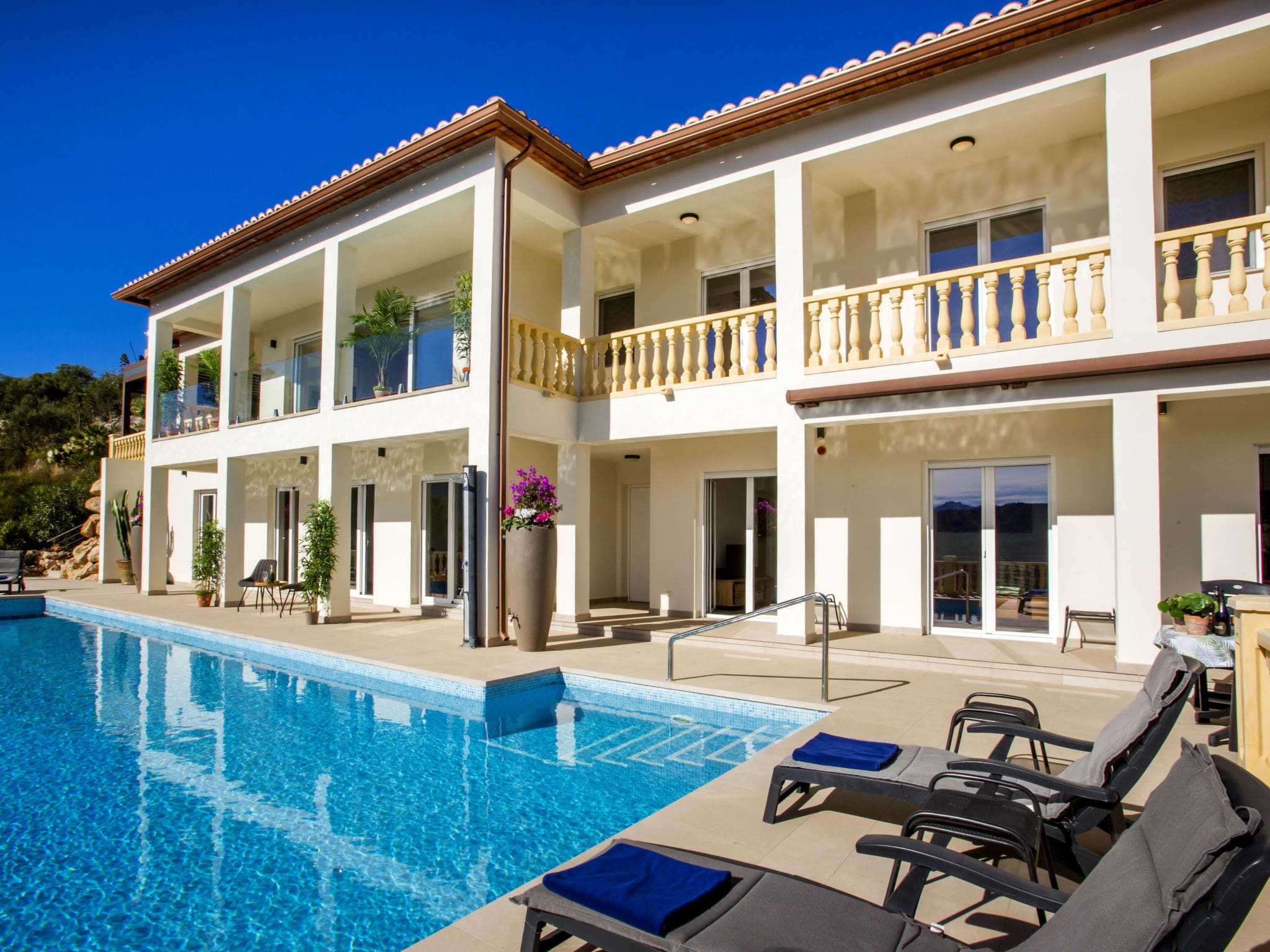 Villa Algar Dénia: Spectacular 7-Bedroom Mountain View Villa with Private Pool and Modern Amenities in Costa Blanca