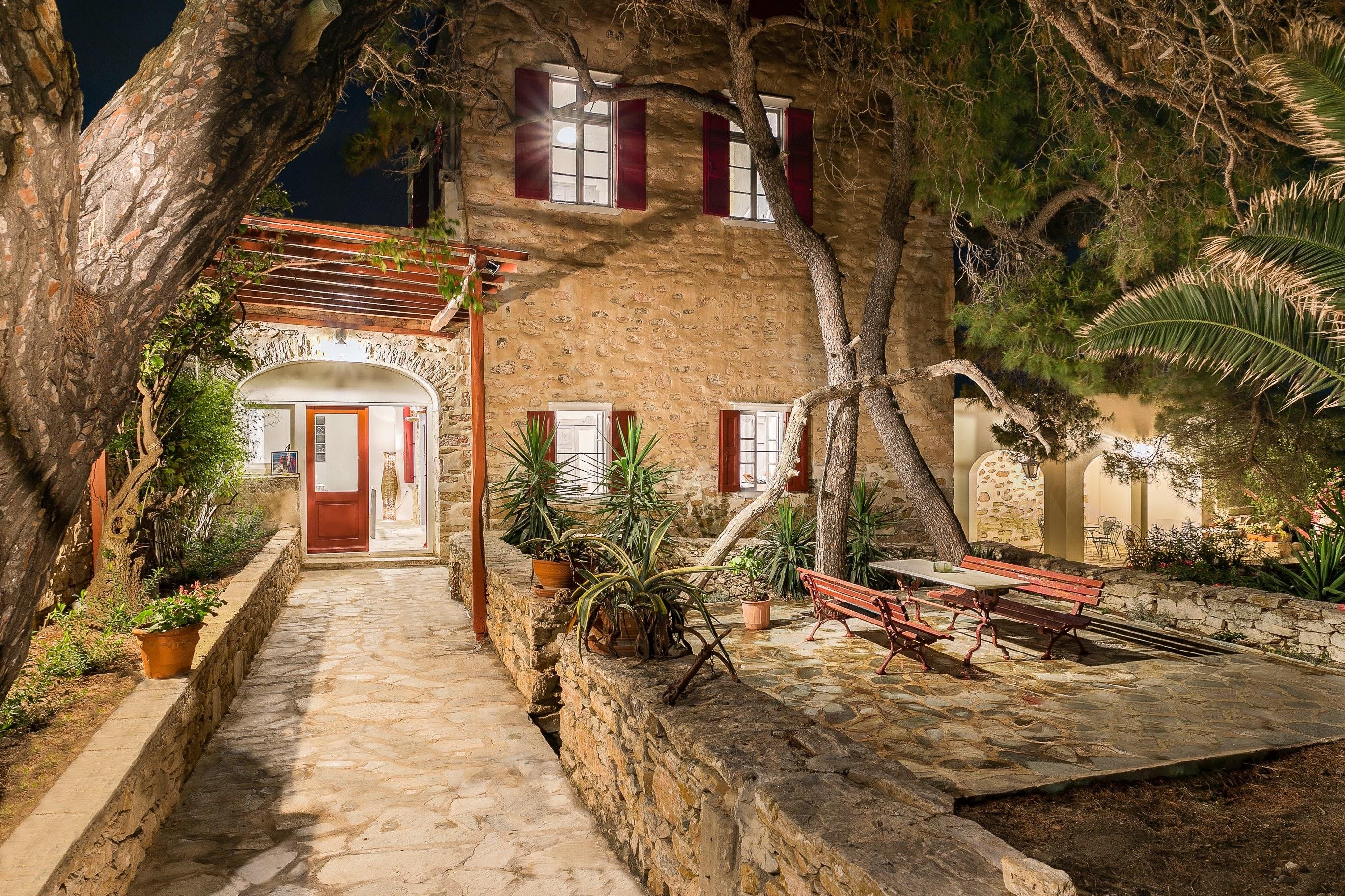 Villa Amygdalia Ano Manna: Charming 3-Bedroom Apartment with Hot Tub in Countryside, Tinos Greece